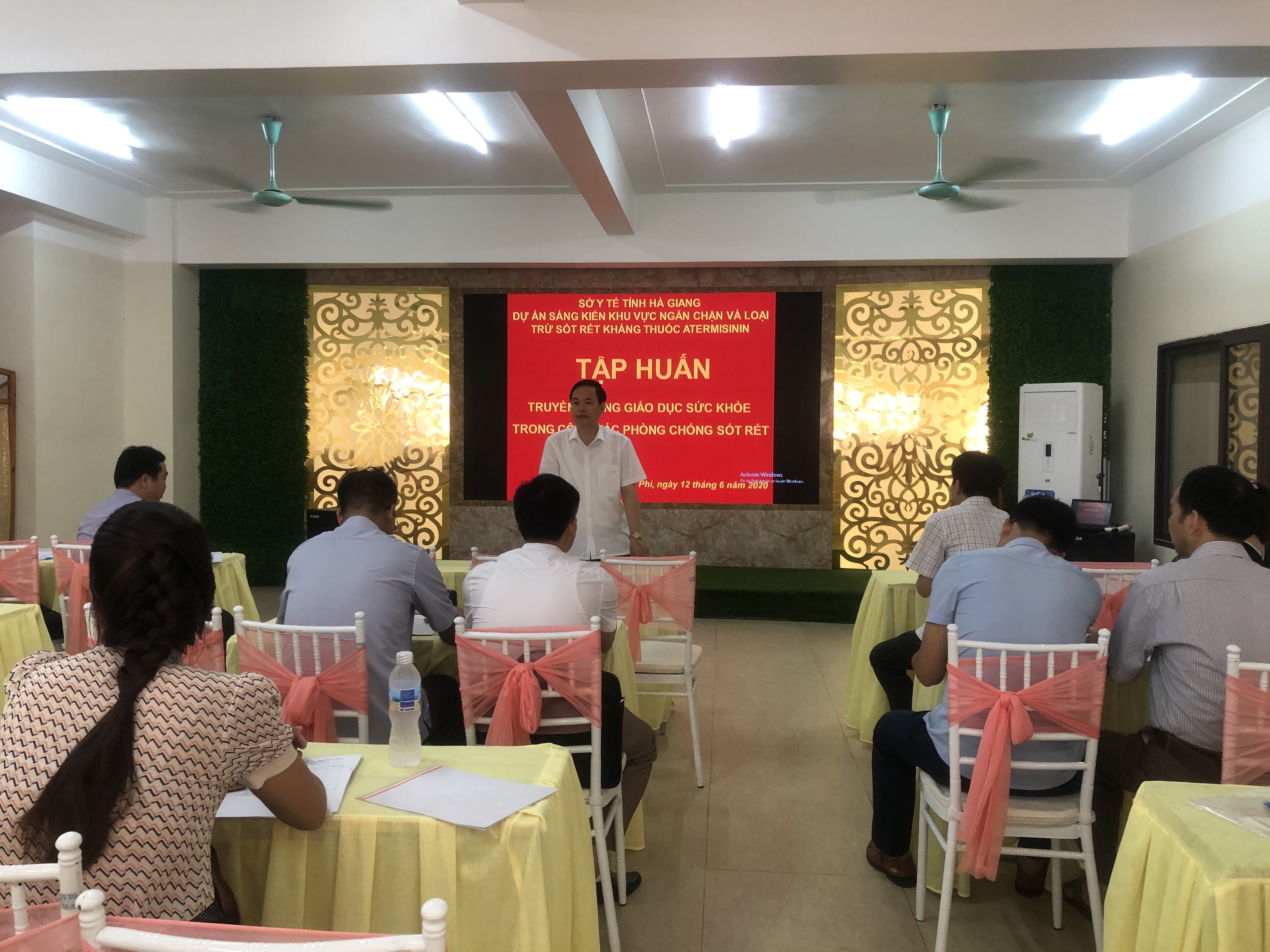 Đ/c Nguyễn Đình Dích Phó Giám đốc Sở Y tế phát biểu và chỉ đạo buổi tập huấn