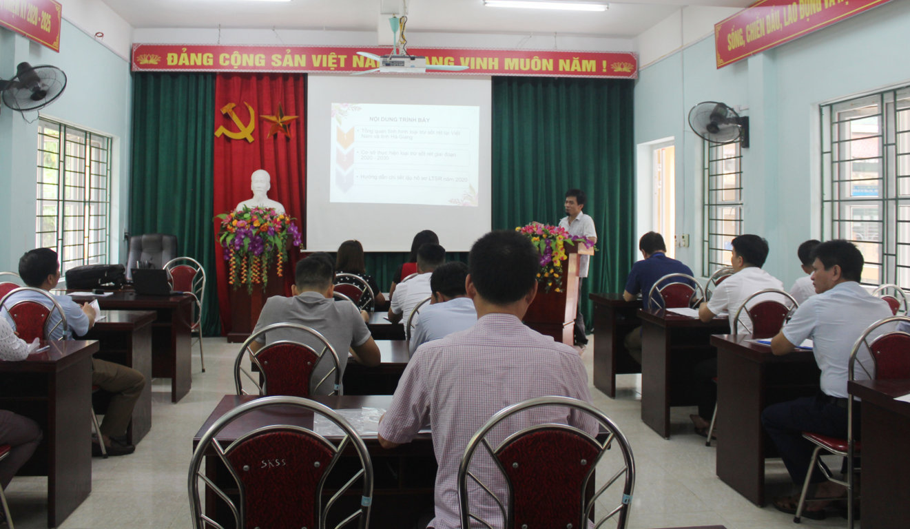 Giảng viên truyền đạt nội dung tại lớp tập huấn