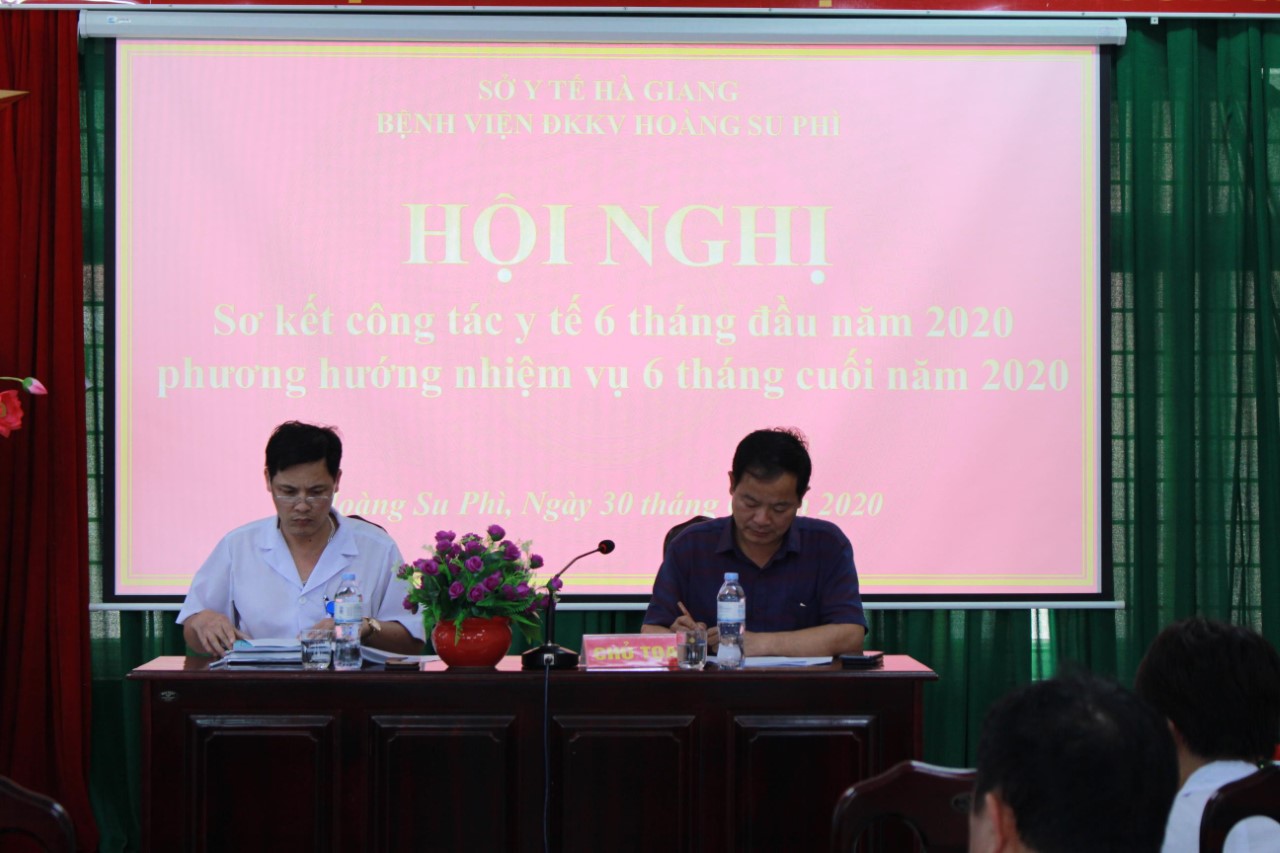Giám đốc và Chủ tịch CĐCS chủ trì hội nghị sơ kết