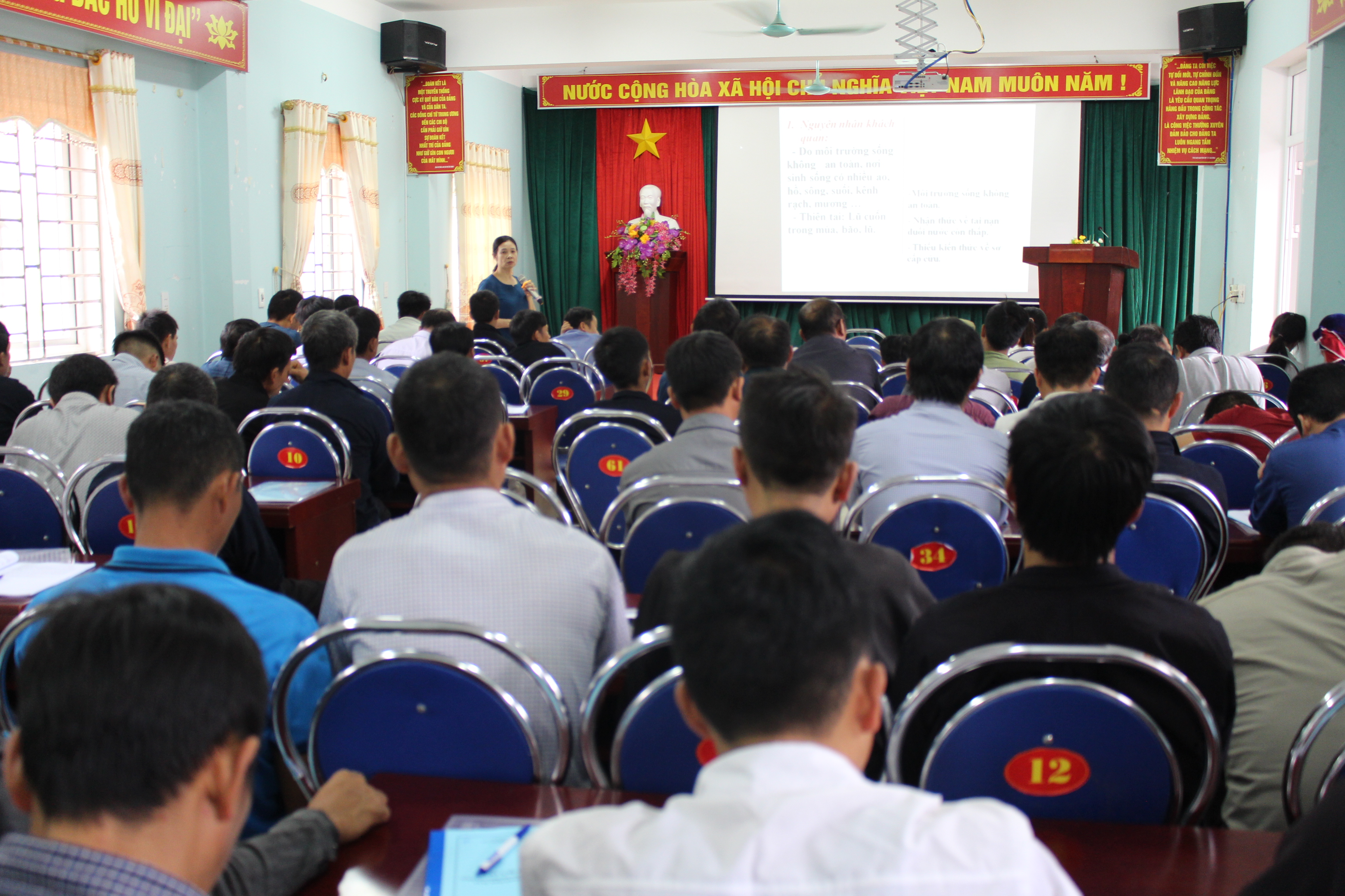 Toàn cảnh lớp tập huấn nâng cao năng lực cho cán bộ làm công tác trẻ em