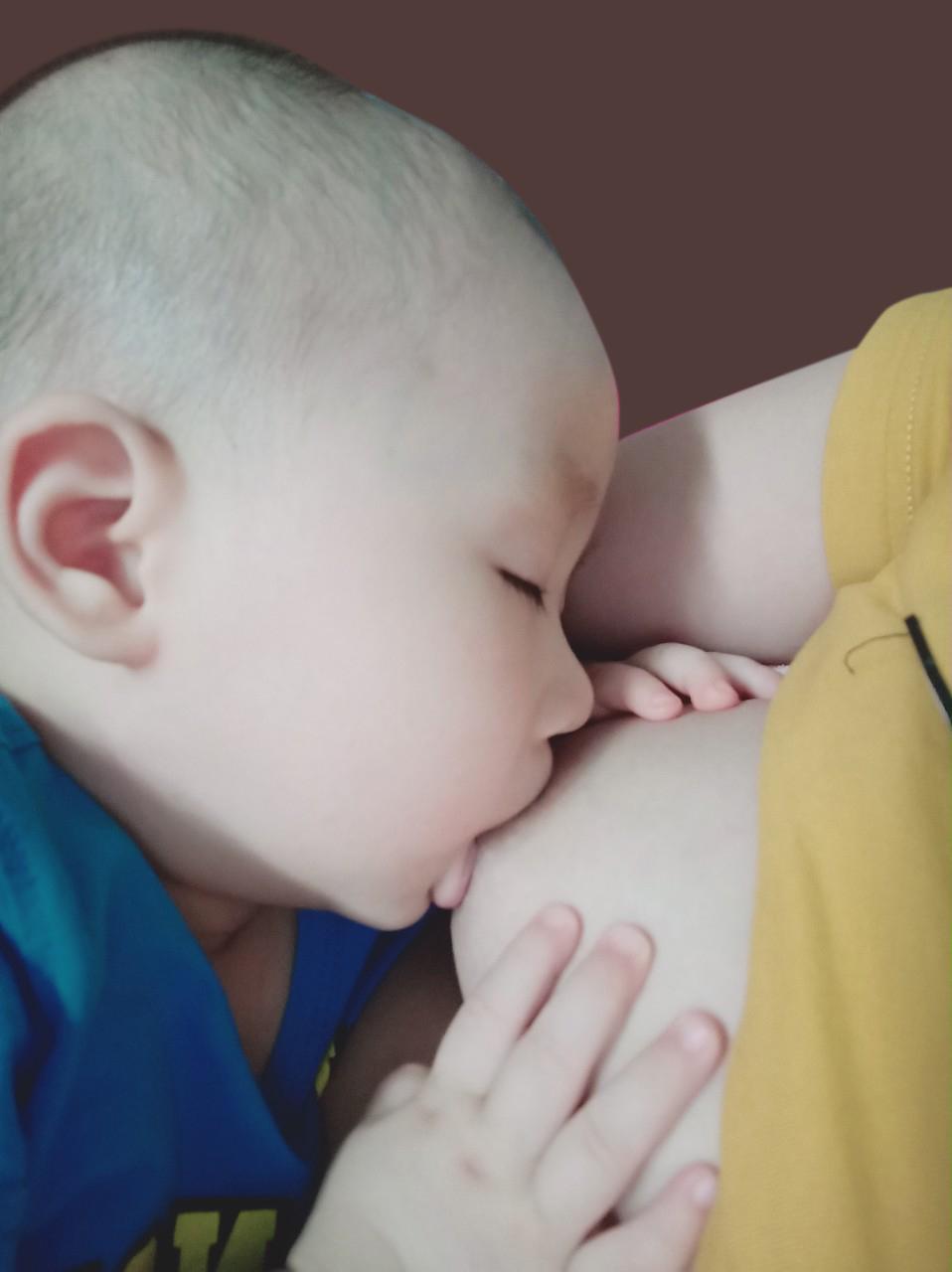 Lợi ích từ việc nuôi con bằng sữa mẹ