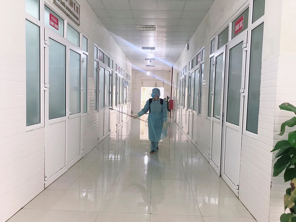 Phun khử khuẩn các khoa phòng trong bệnh viện