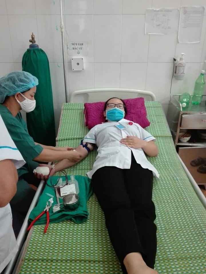 Viên chức Bệnh viện đa khoa Nà Chì hiến máu cứu người bệnh