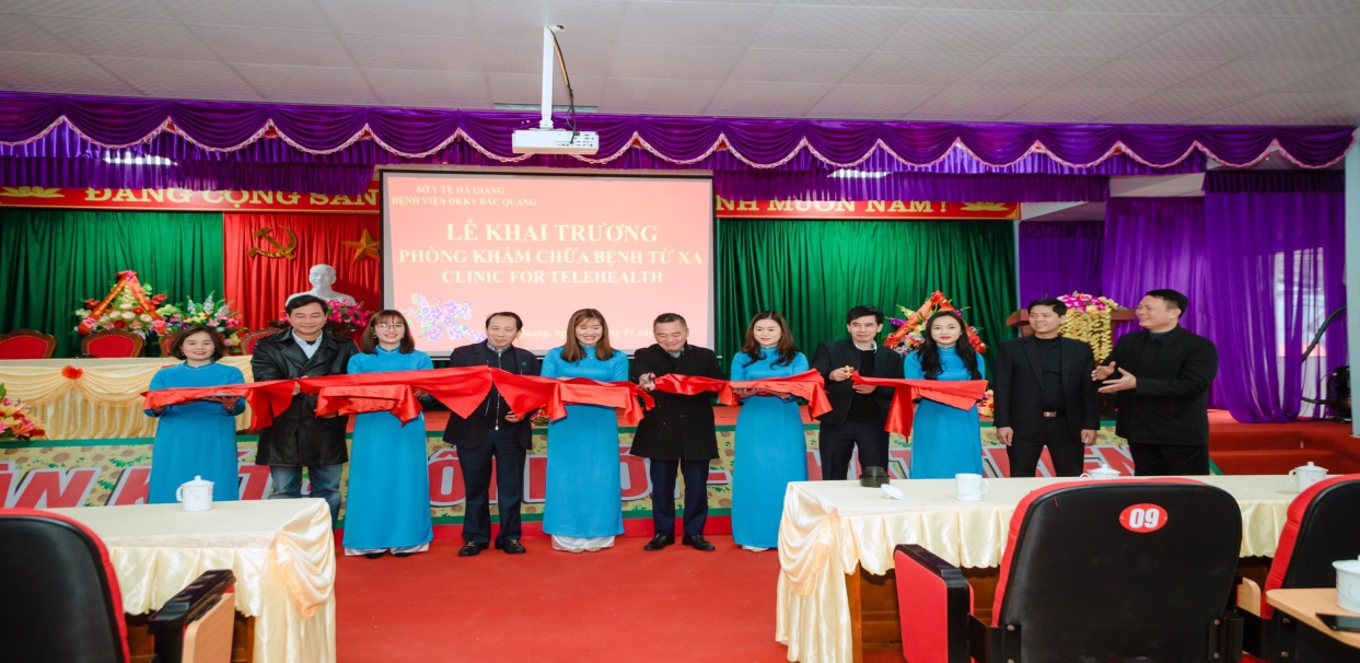 Lễ cắt băng khánh thành Phòng khám chữa bệnh từ xa bệnh viện ĐKKV Bắc Quang