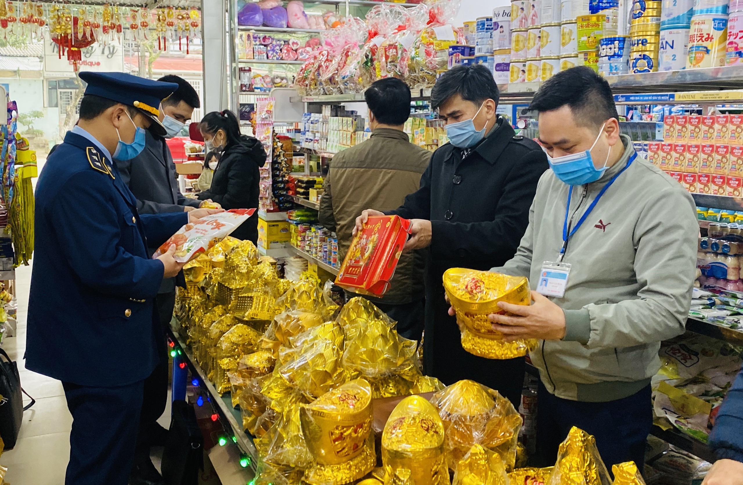 Đoàn kiểm tra liên ngành ATTP kiểm tra tại siêu thị