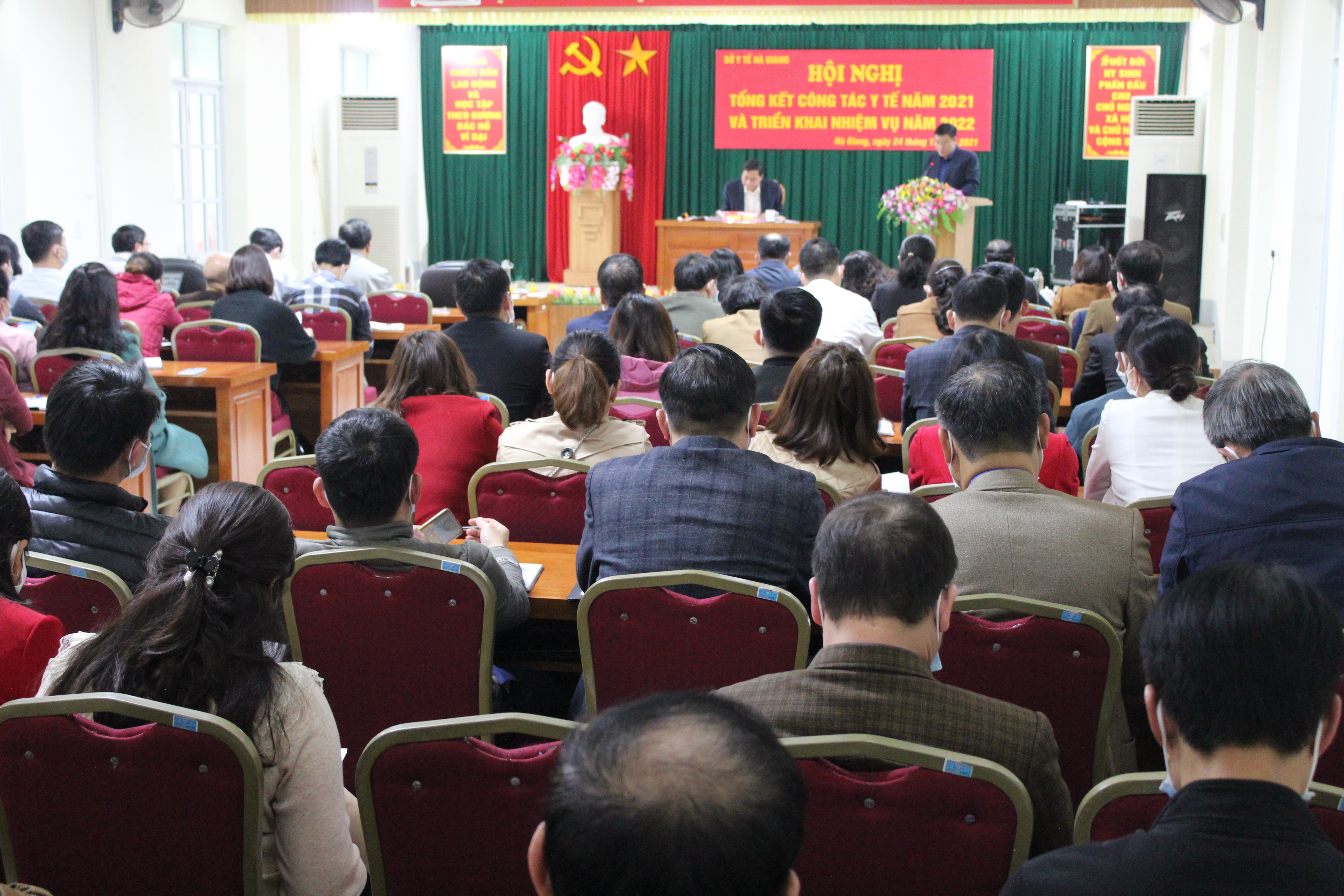 Đồng chí Hoàng Gia Long, Ủy viên BTV Tỉnh ủy, Phó Chủ tịch UBND tỉnh phát biểu chỉ đạo hội nghị