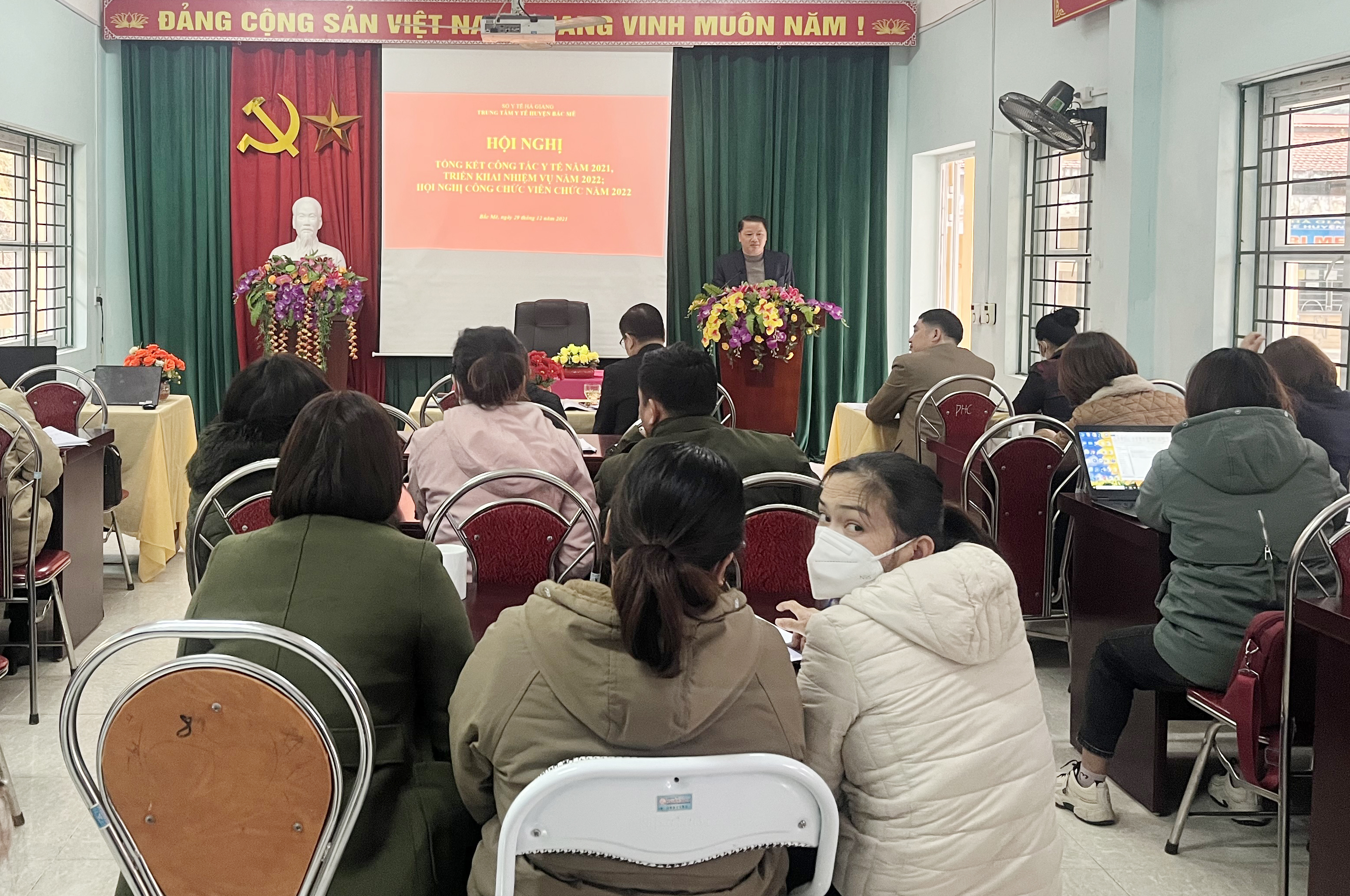 Đồng chí Ma Văn Tỏe, Phó Chủ tịch UBND huyện phát biểu chỉ đạo Hội nghị