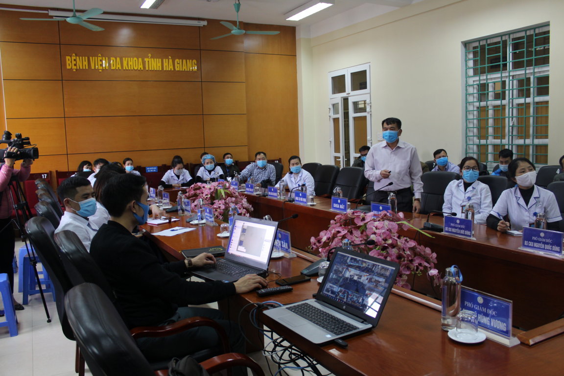 Ths Nguyễn Trần Tuấn, Giám đốc Trung tâm Kiểm soát bệnh tật triển khai các nội dung tại lớp tập huấn trực tuyến