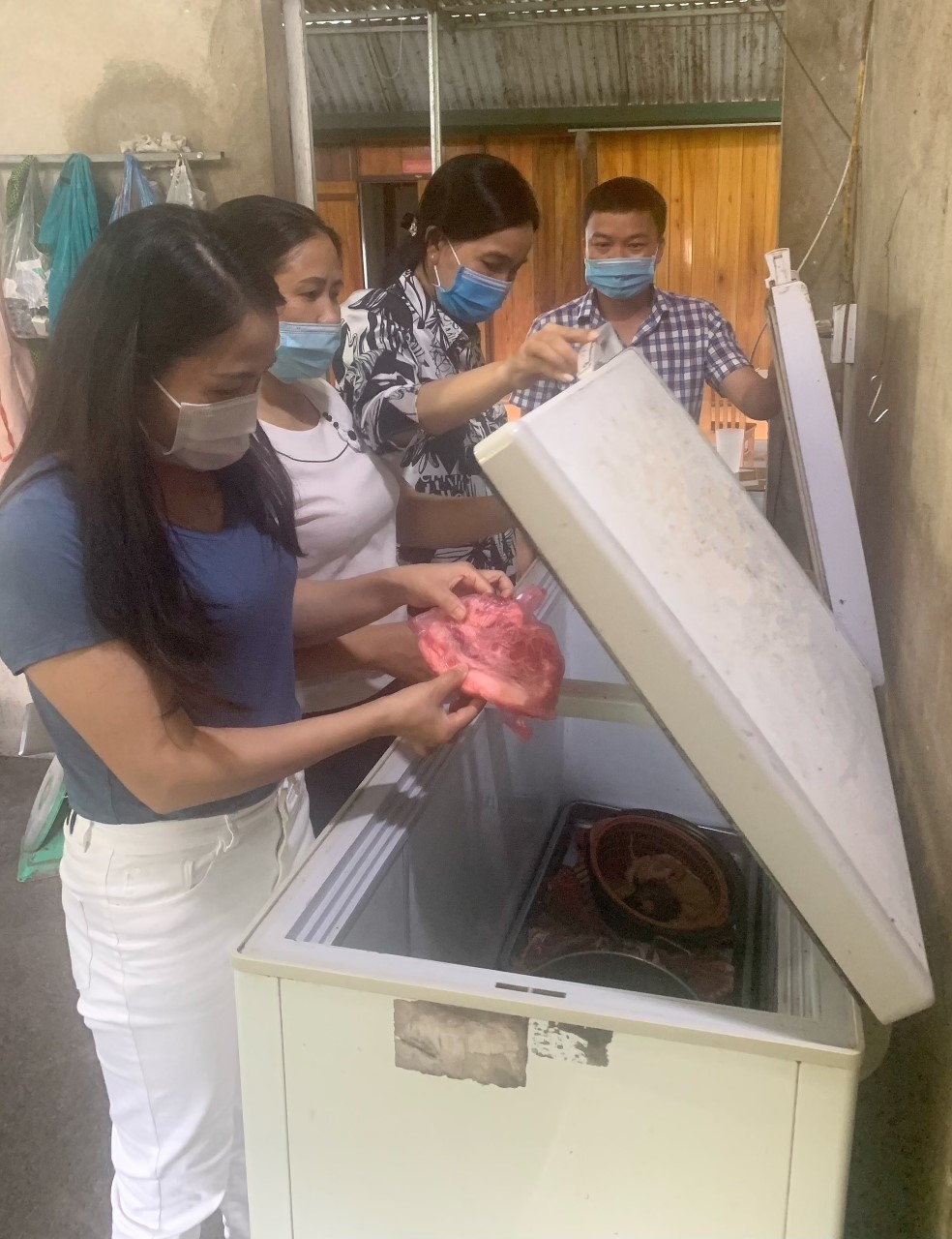 Kiểm tra an toàn thực phẩm tại khu cách ly tập trung