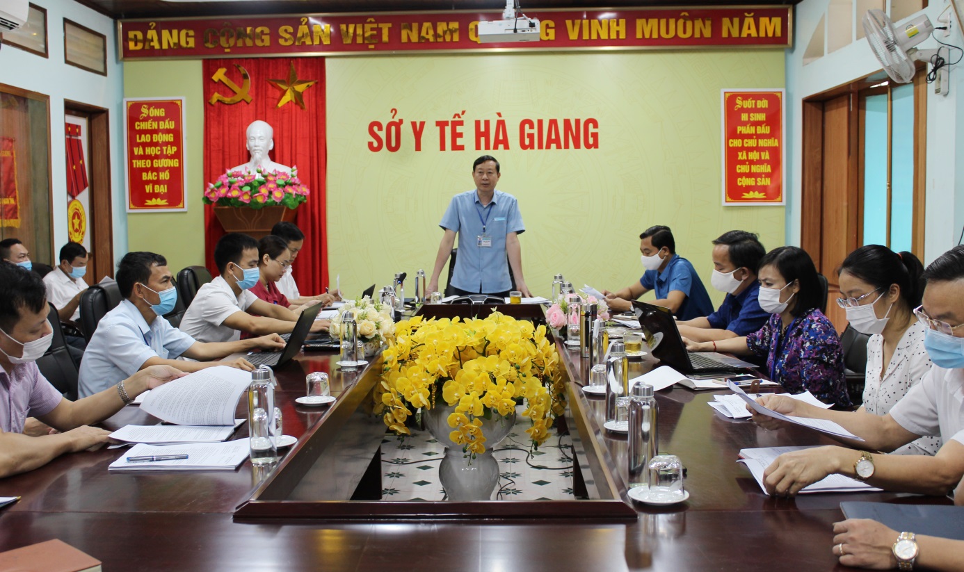 Đồng chí Lương Viết Thuần, Giám đốc Sở Y tế phát biểu tại hội nghị