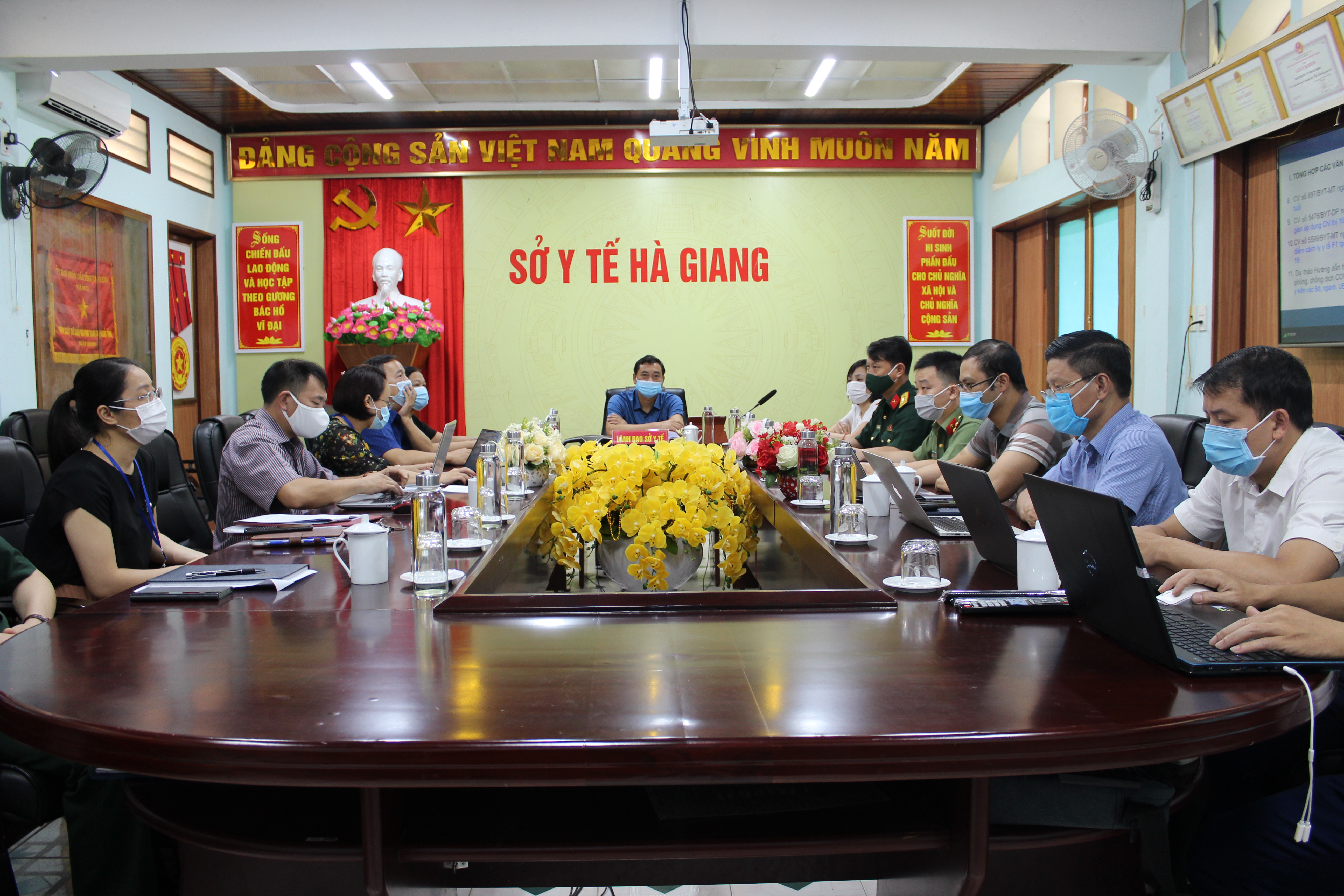 Đồng chí Nguyễn Văn Giao- Quyền Giám đốc Sở Y tế chủ trì điểm cầu tại Hà Giang