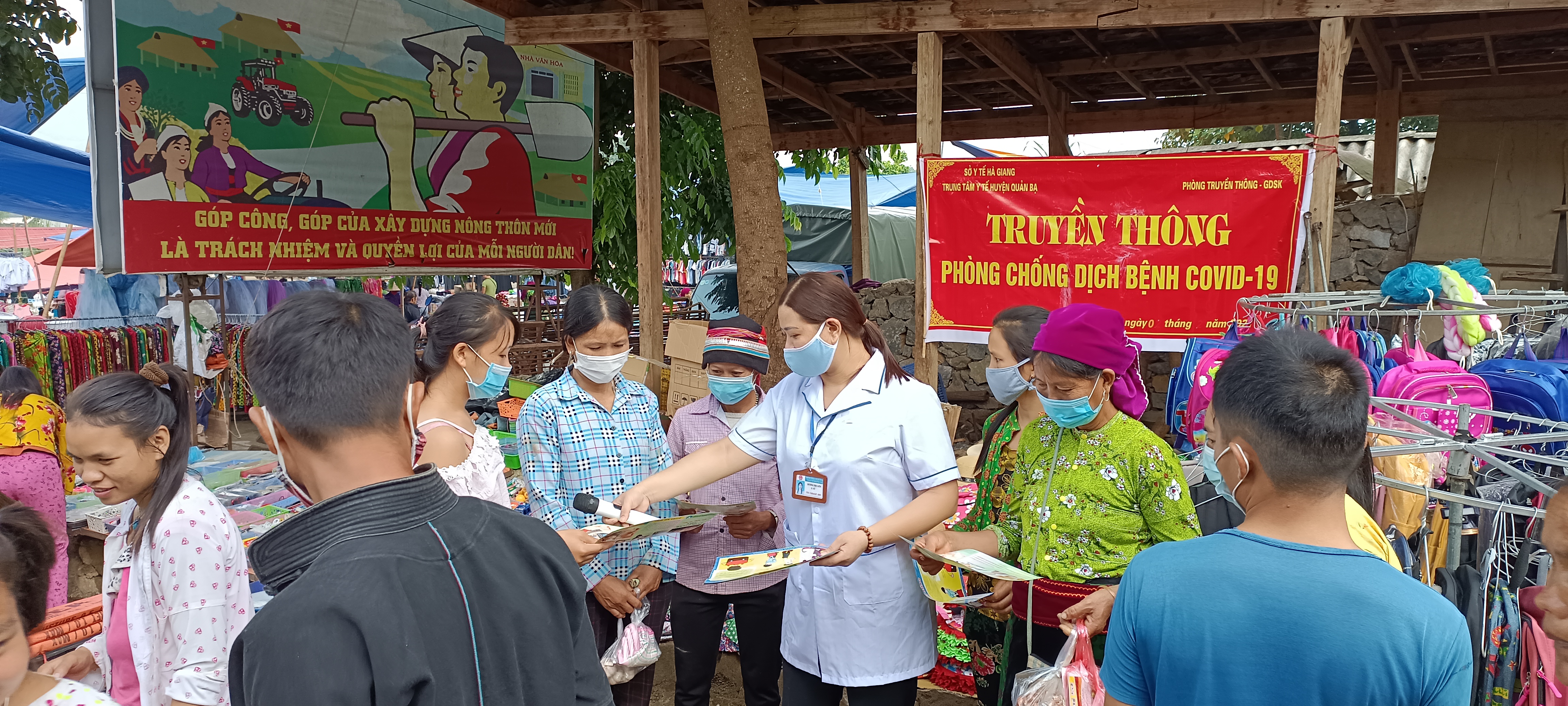 Truyền thông tại chợ phiên xã Lùng Tám
