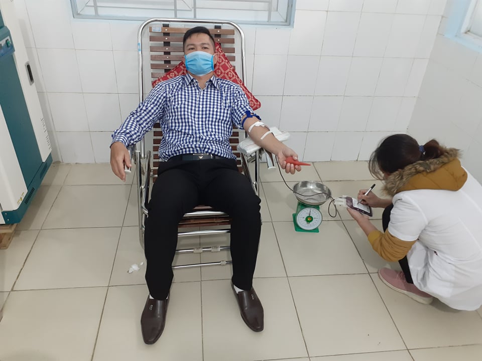 Cán bộ, viên chức trên địa bàn huyện tham gia hiến máu tình nguyện