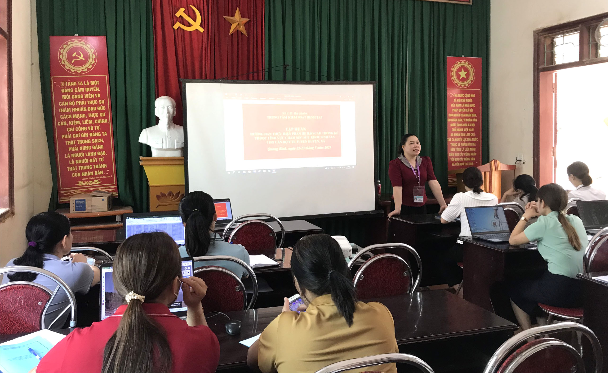 TẬP HUẤN BÁO CÁO THỐNG KÊ LĨNH VỰC SỨC KHOẺ BÀ MẸ, TRẺ EM VÀ SỨC KHOẺ  SINH SẢN CHO CÁN BỘ TUYẾN HUYỆN, XÃ NĂM 2023