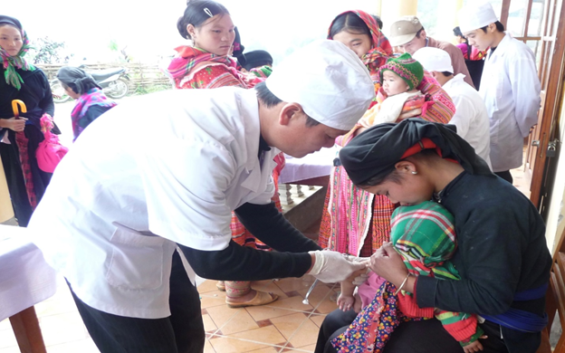 Tiêm vắc xin phòng cúm hàng năm, đầy đủ, đúng lịch để phòng bệnh