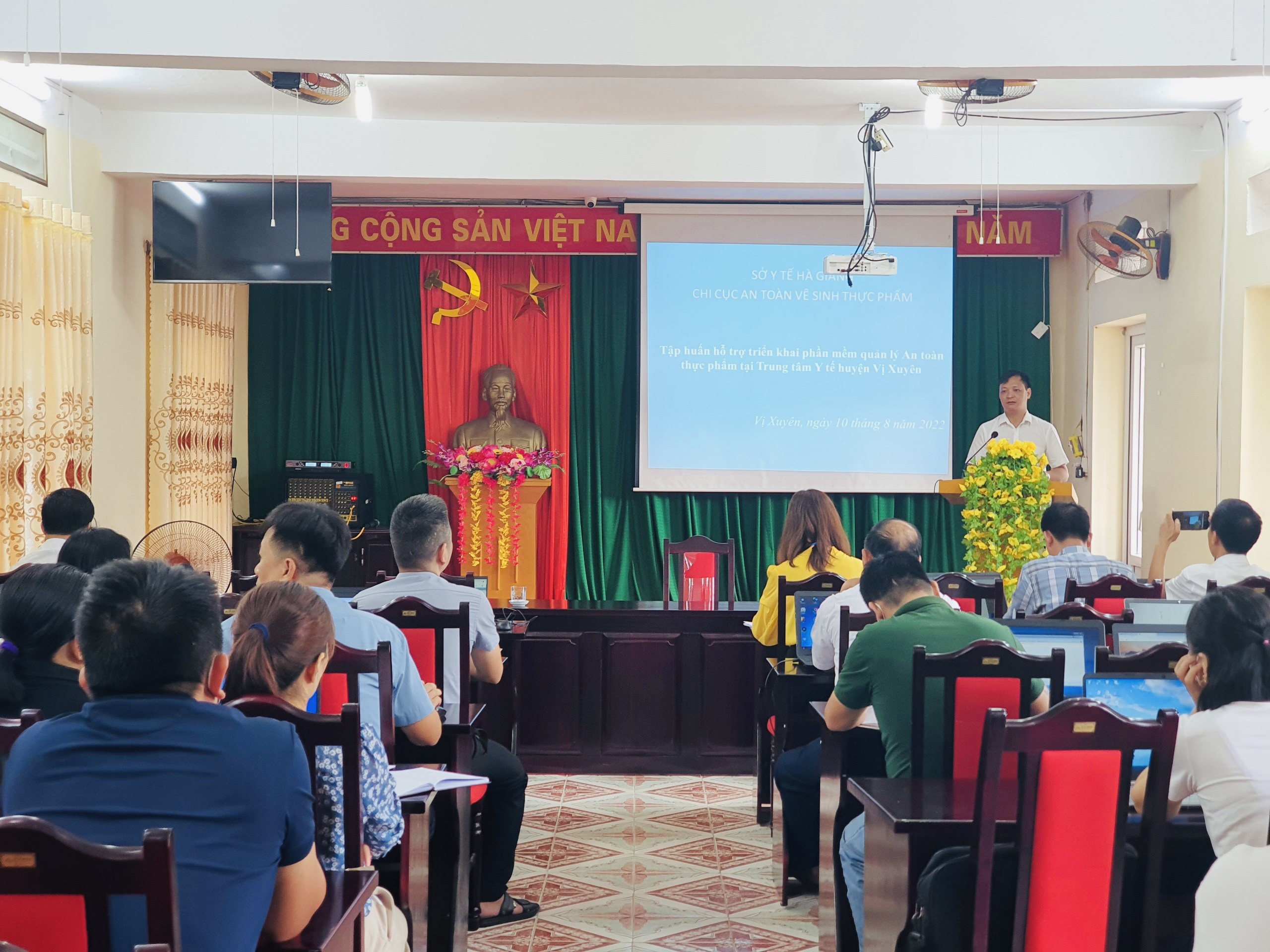 Ông Ngọc Thanh Dũng, Chi cục trưởng Chi cục ATVSTP khai mạc lớp tập huấn