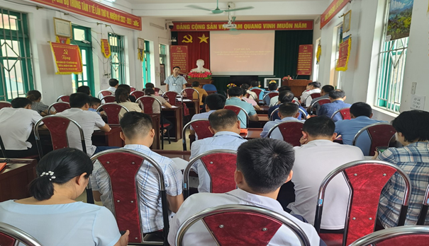 Đồng chí Nguyễn Cao Tài, Phó Giám đốc Trung tâm Y tế huyện phát biểu khai mạc lớp tập huấn
