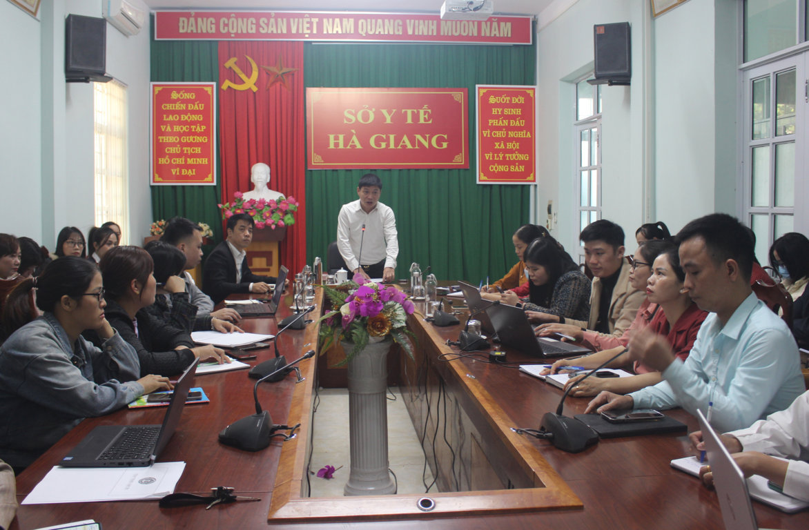 TTƯT.BsCKII Vũ Hùng Vương, Phó Giám đốc Sở Y tế phát biểu tại buổi tập huấn