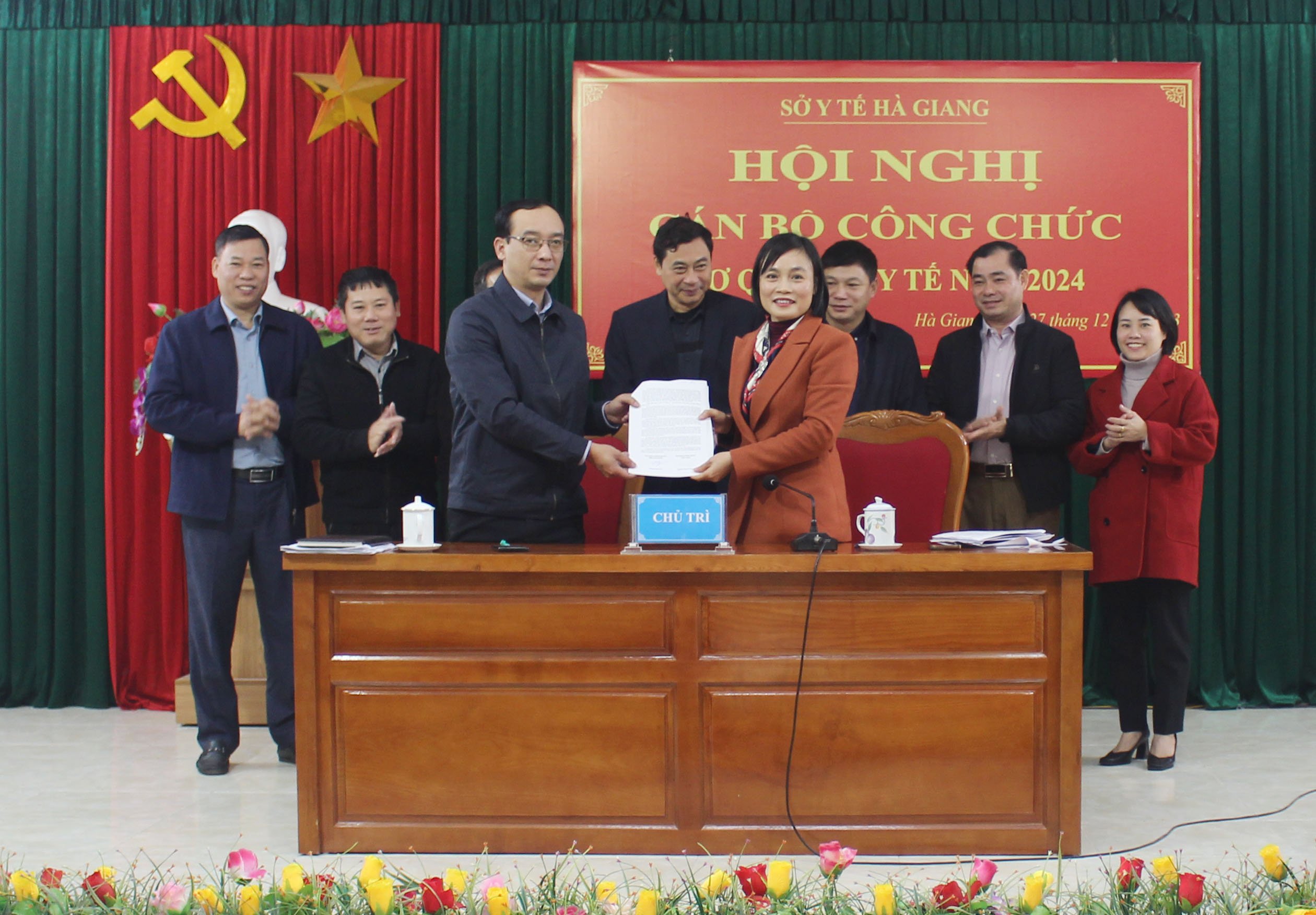 Lãnh đạo Sở Y tế và Công đoàn ký kết giao ước thi đua năm 2024