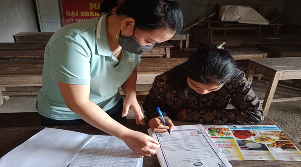 Quản Bạ tổ chức truyền thông phòng, chống ngộ độc thực phẩm do độc tố tự nhiên và ký bản cam kết