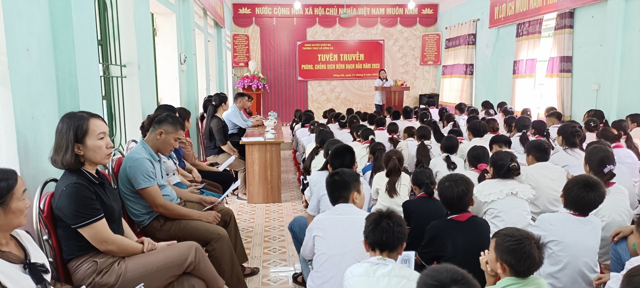 Quản Bạ tổ chức truyền thông phòng chống bệnh bạch hầu tại trường học