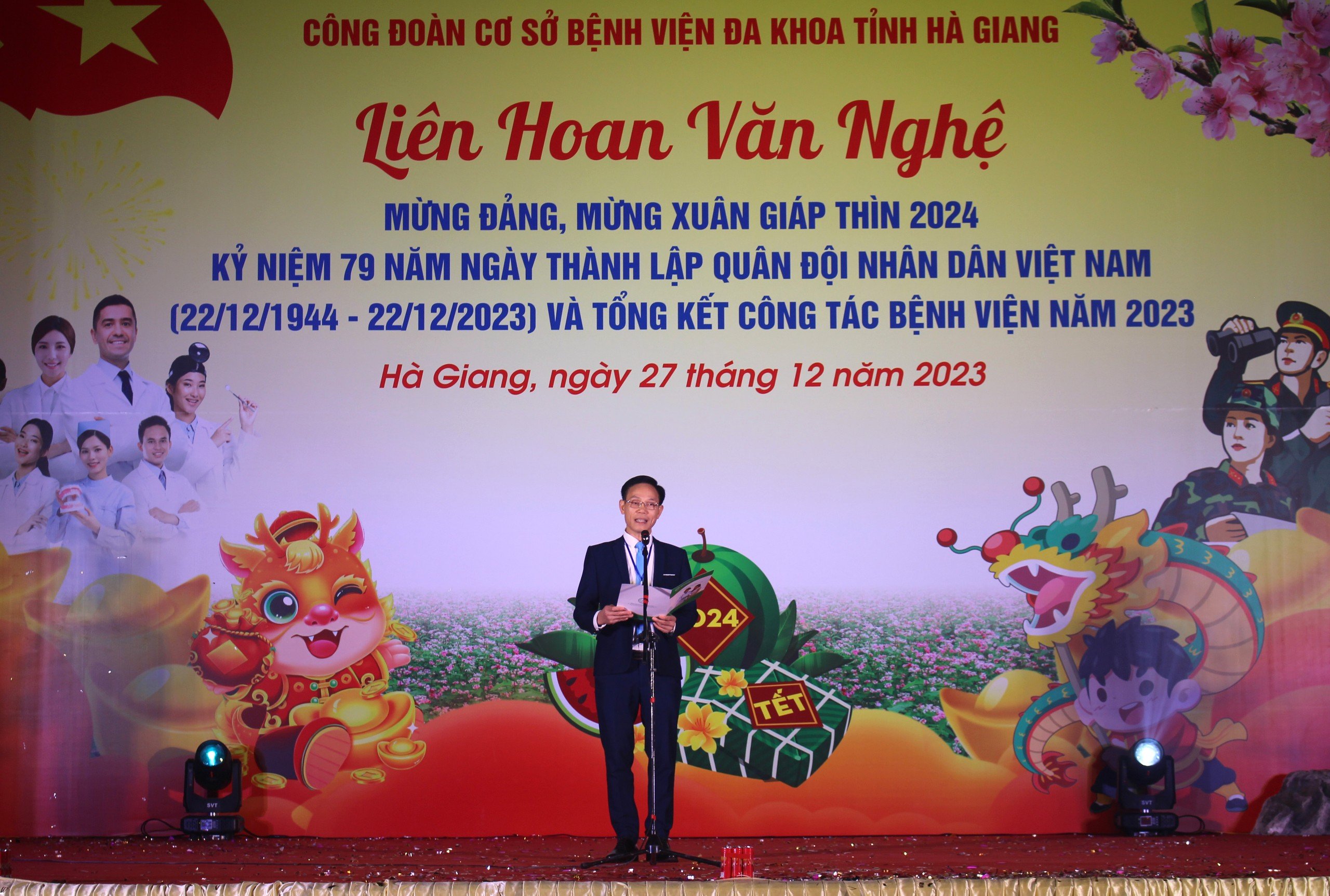 Đ/c Nguyễn Đức Dũng, Chủ tịch CĐCS, Phó Giám đốc BVĐK phát biểu khai mạc tại đêm Liên hoan văn nghệ.