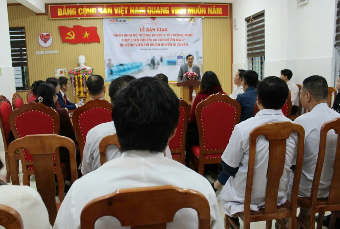 Đồng chí Nguyễn Văn Giao, Giám đốc Sở Y tế phát biểu tại buổi lễ