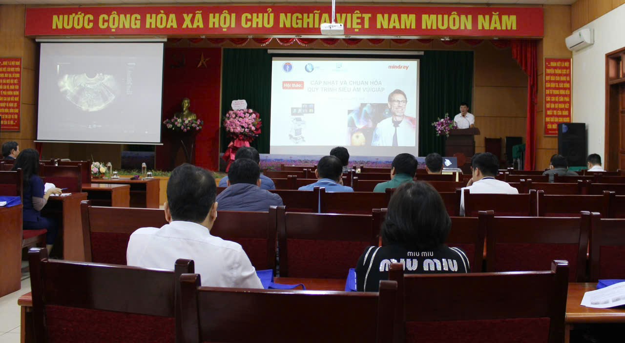 Đồng chí Vũ Hùng Vương, Phó Giám đốc Sở Y tế khai mạc hội thảo tập huấn