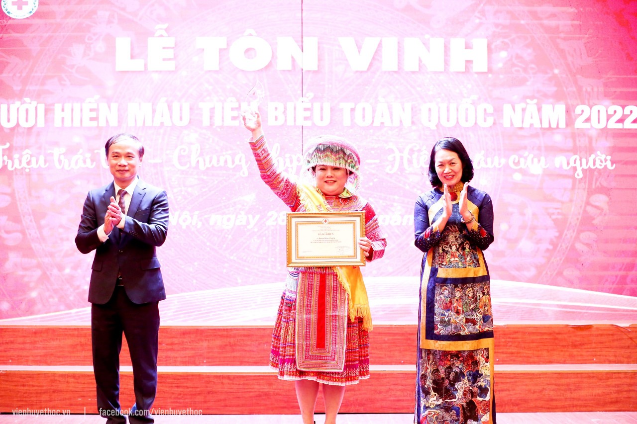 Bs CKI Dương Hồng Chuyên tại Lễ tôn vinh người hiến máu tiêu biểu toàn quốc năm 2022