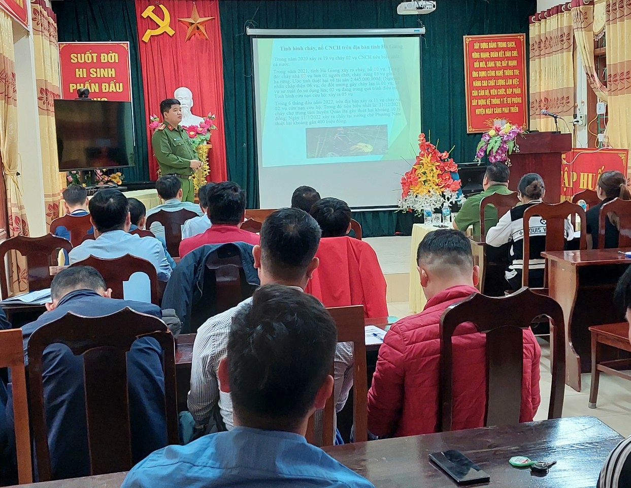Hình ảnh tập huấn về công tác PCCC&CNCH tại hội trường TTYT huyện