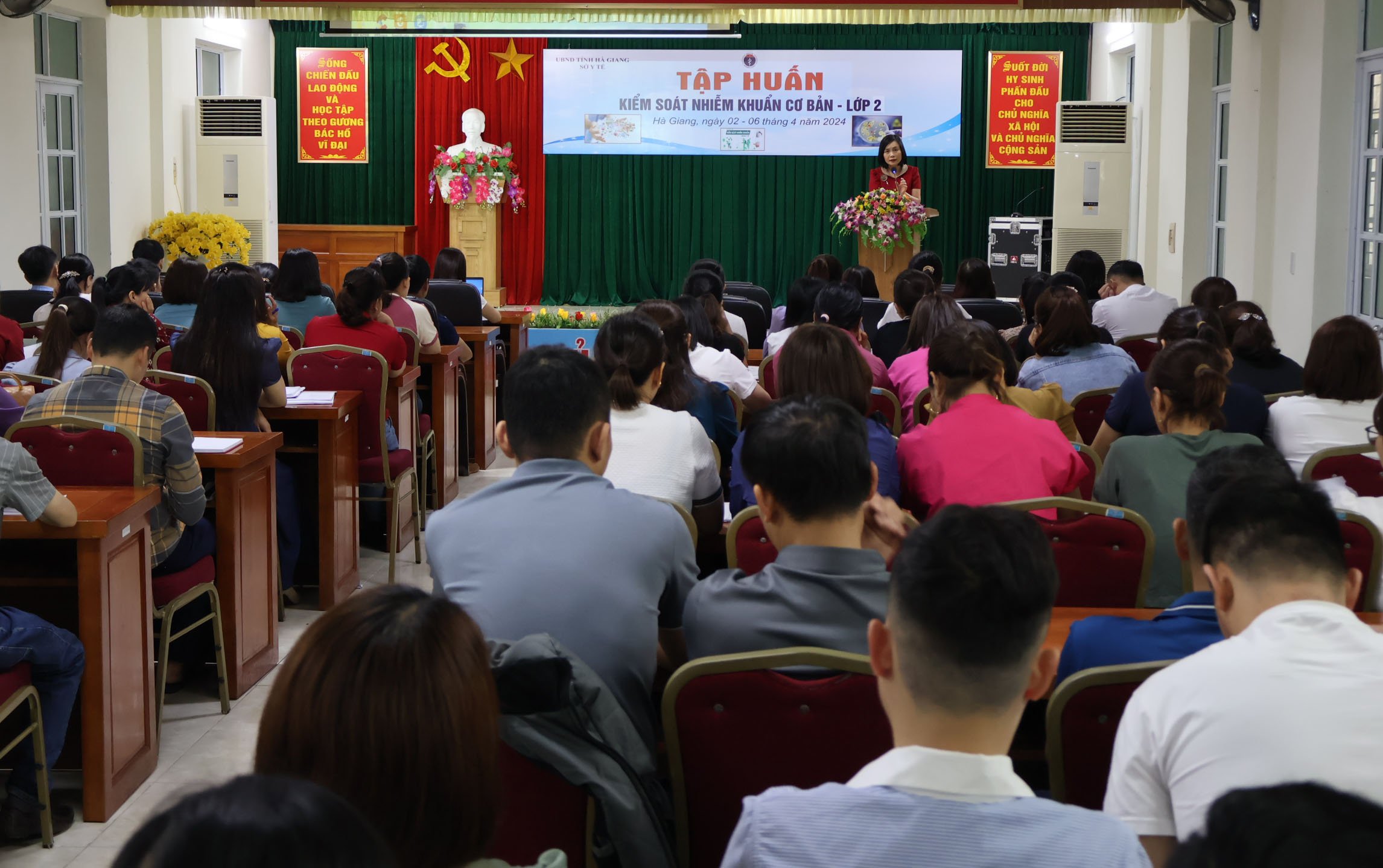 Đồng chí Đỗ Thị Mỹ - Phó Giám đốc Sở Y tế khai mạc lớp tập huấn