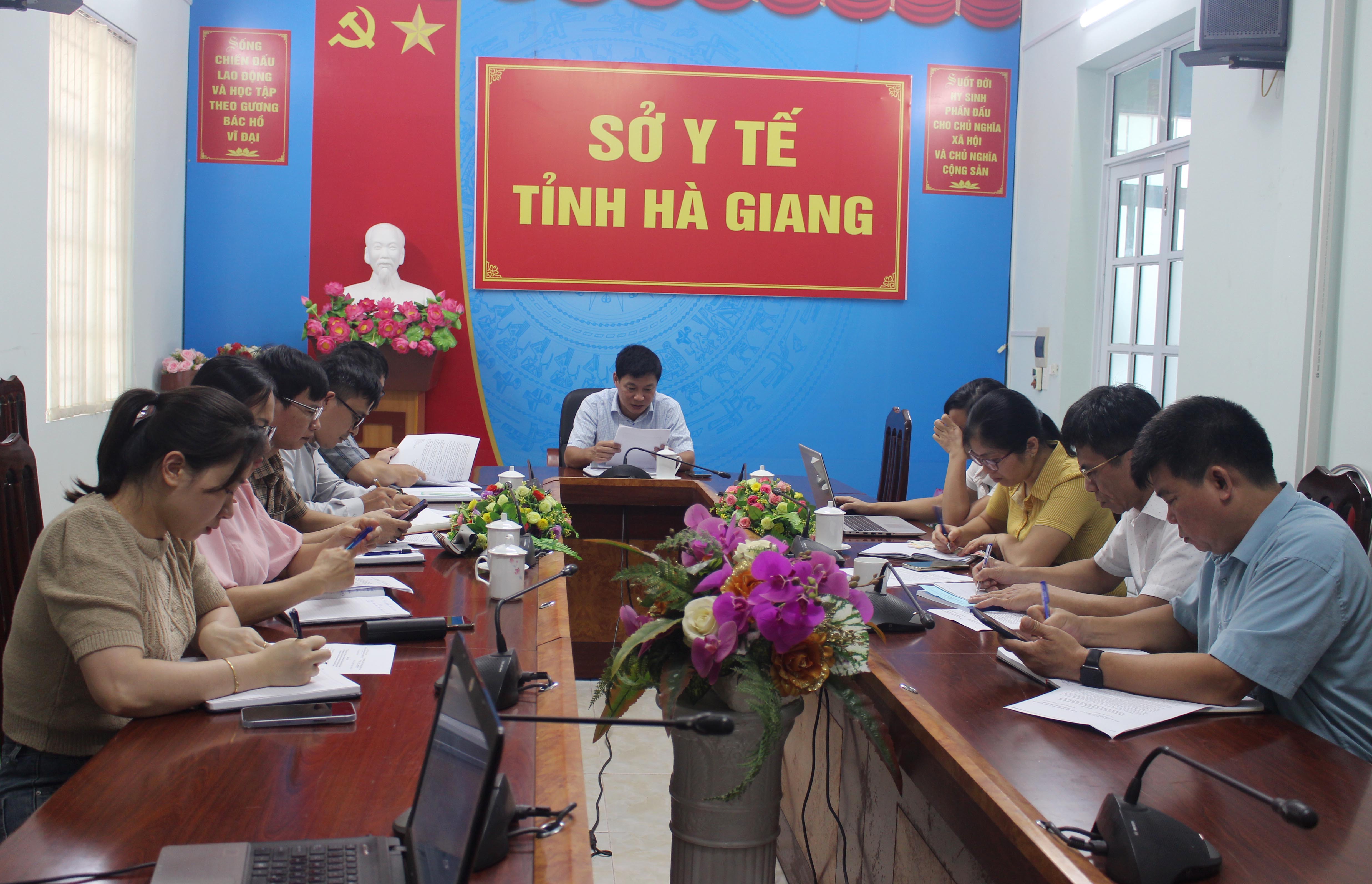 Các đại biểu thảo luận tại phiên họp