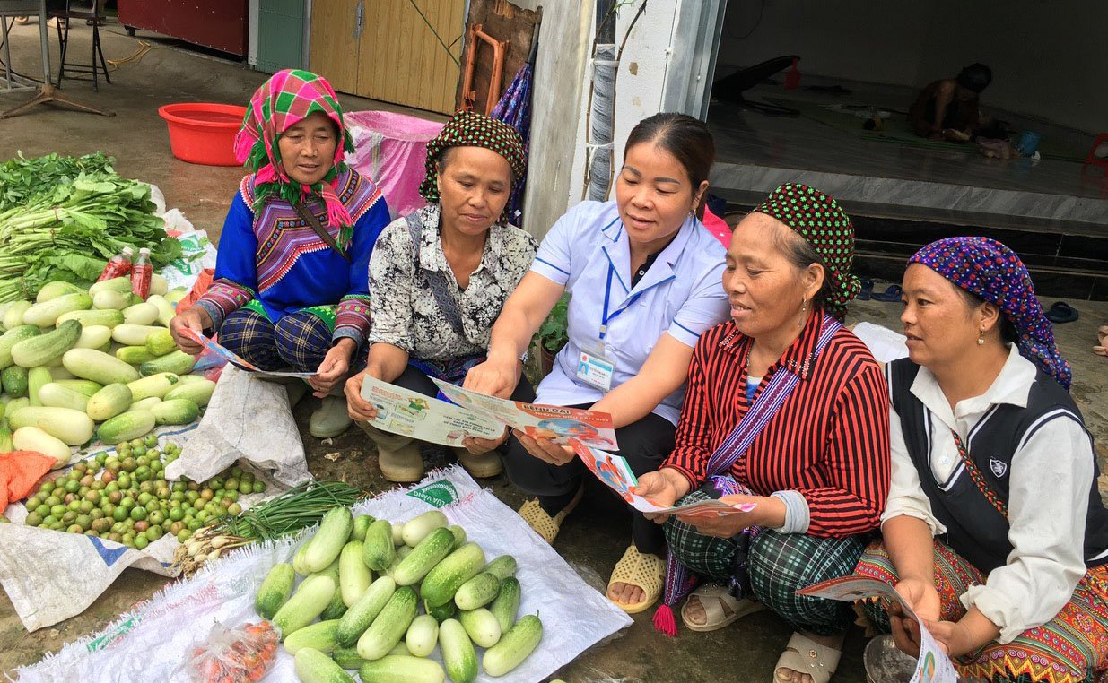 Trung tâm Y tế huyện Quang Bình tổ chức truyền thông trực tiếp về phòng chống bệnh Dại