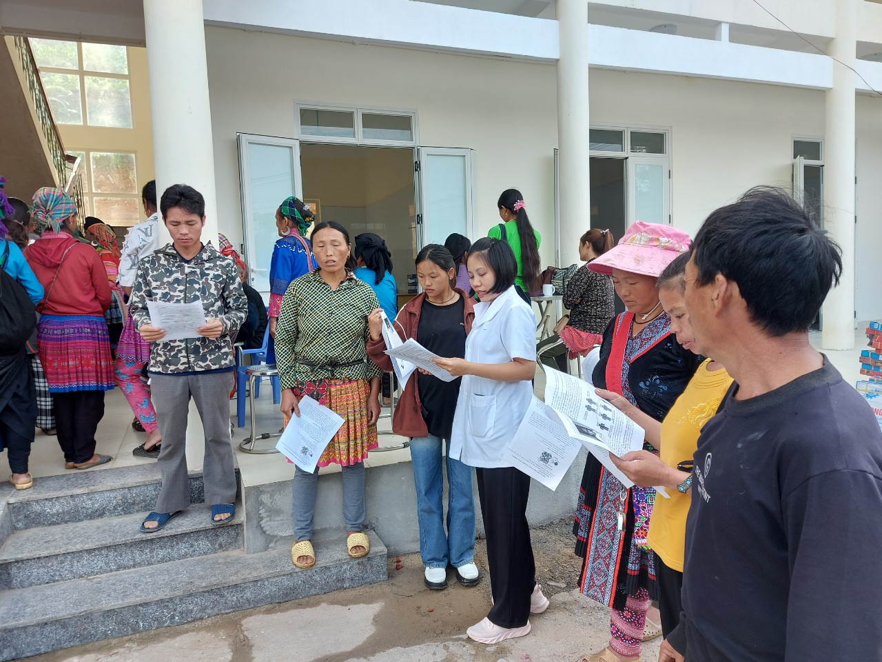 Trung tâm Y tế huyện Xín Mần tổ chức truyền thông trực tiếp  về Bệnh tan máu bẩm sinh tại xã Chí Cà