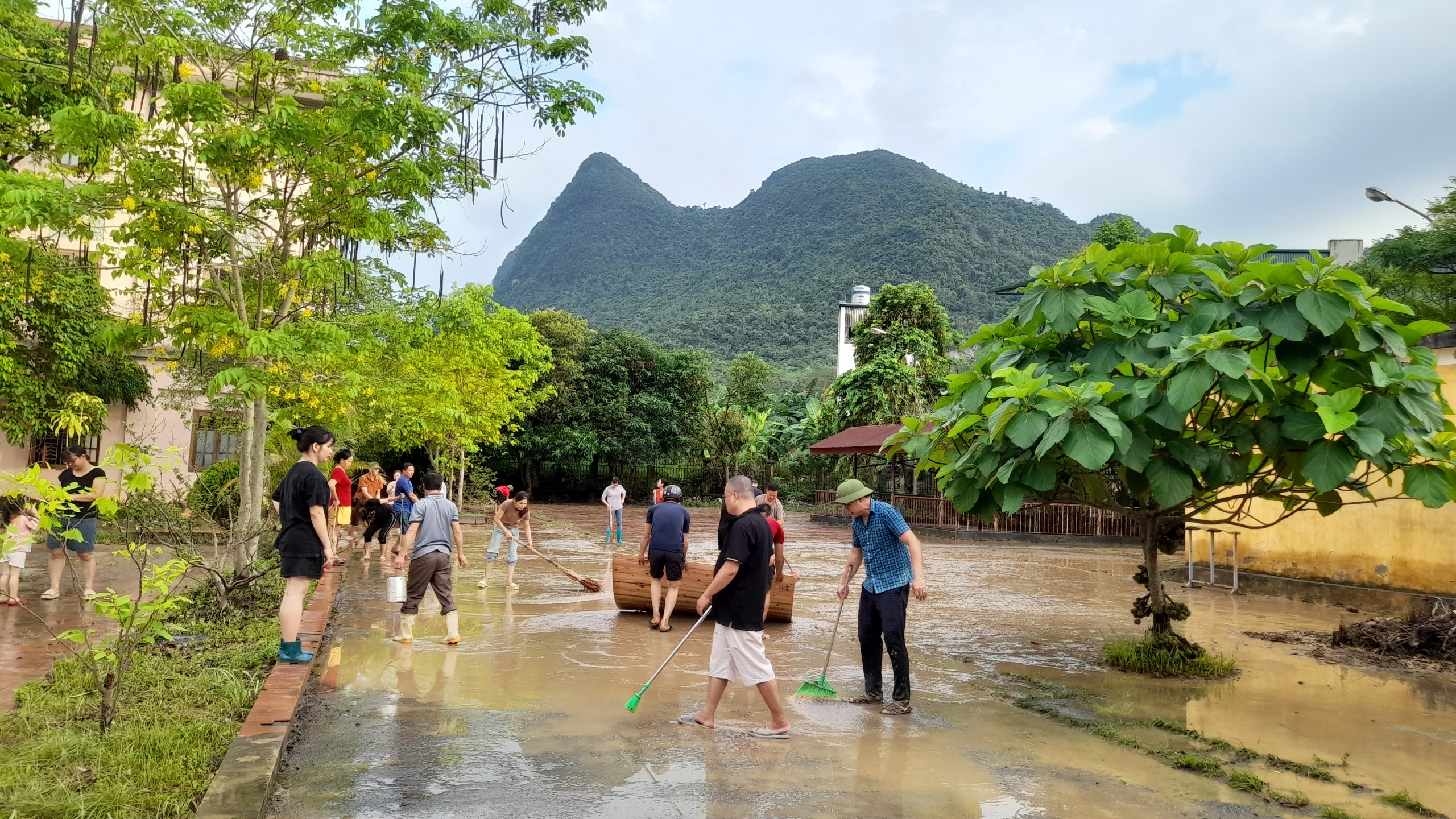 Hướng dẫn vệ sinh môi trường sau khi ngập lụt