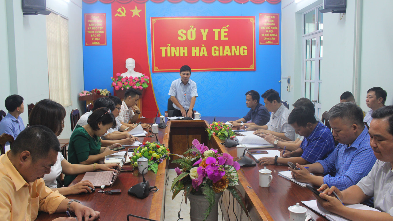 Đồng chí Vũ Hùng Vương, Phó Giám Sở Y tế phát biểu tại Hội nghị.
