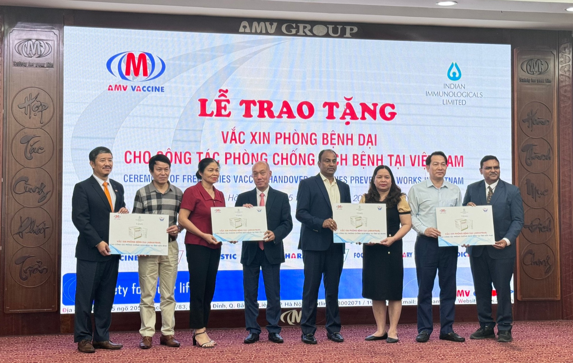 Trung tâm kiểm soát bệnh tật (CDC) các địa phương miền núi  tiếp nhận vắc xin phòng bệnh Dại cho công tác phòng chống dịch bệnh