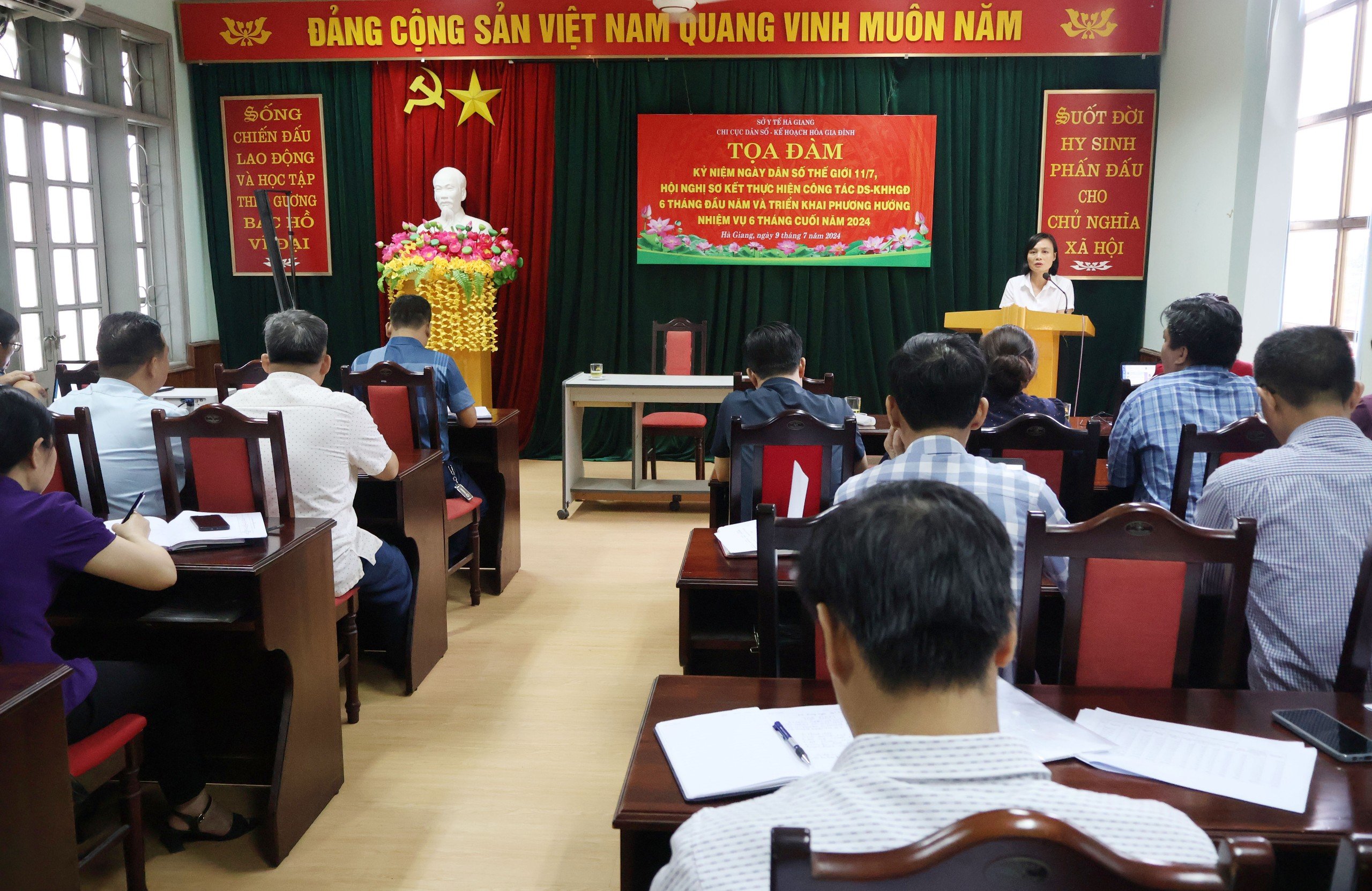Đồng chí Đỗ Thị Mỹ - Phó Giám đốc Sở phát biểu tại hội nghị 