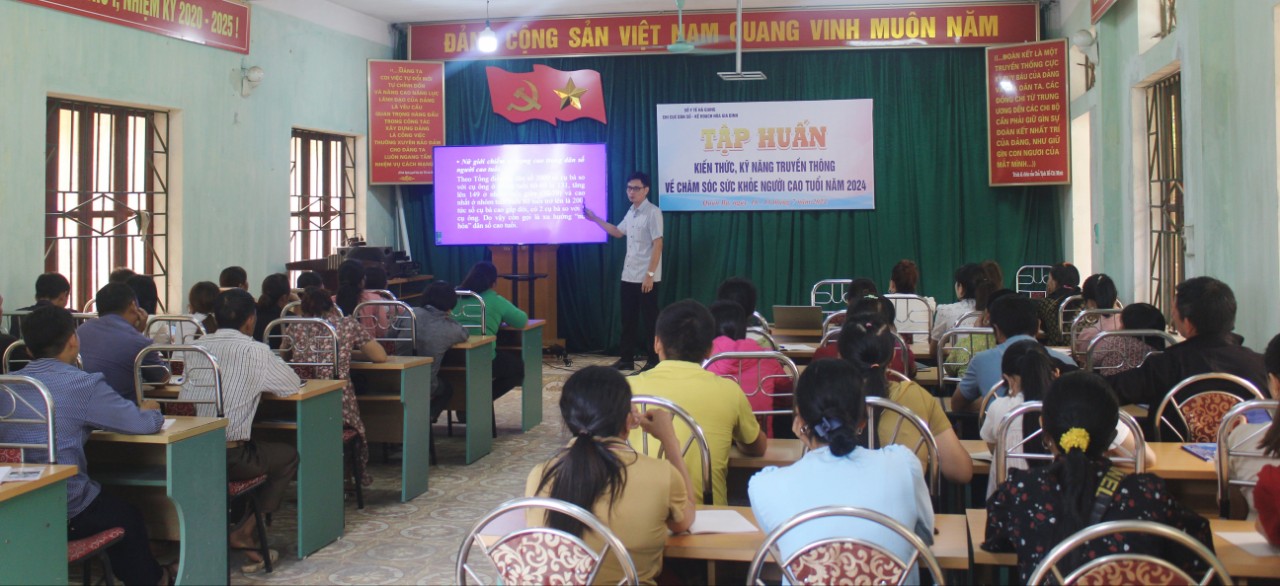 Chi cục Dân số KHHGĐ tỉnh tập huấn kiến thức, kỹ năng truyền thông về chăm sóc sức khỏe người cao tuổi năm 2024