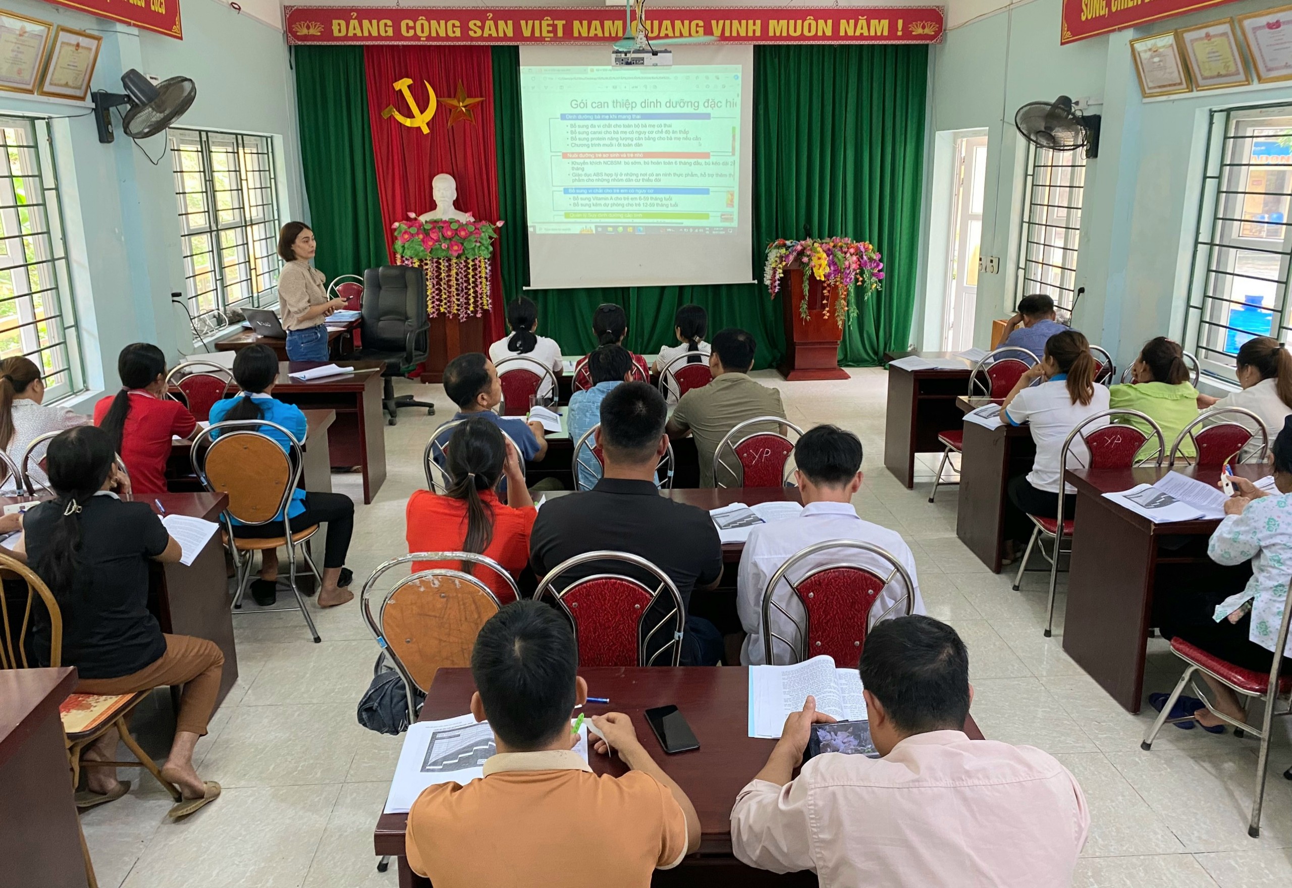 Huyện Bắc Mê đã tổ chức tập huấn nâng cao năng lực cho nhân viên y tế thôn bản về cải thiện chăm sóc dinh dưỡng