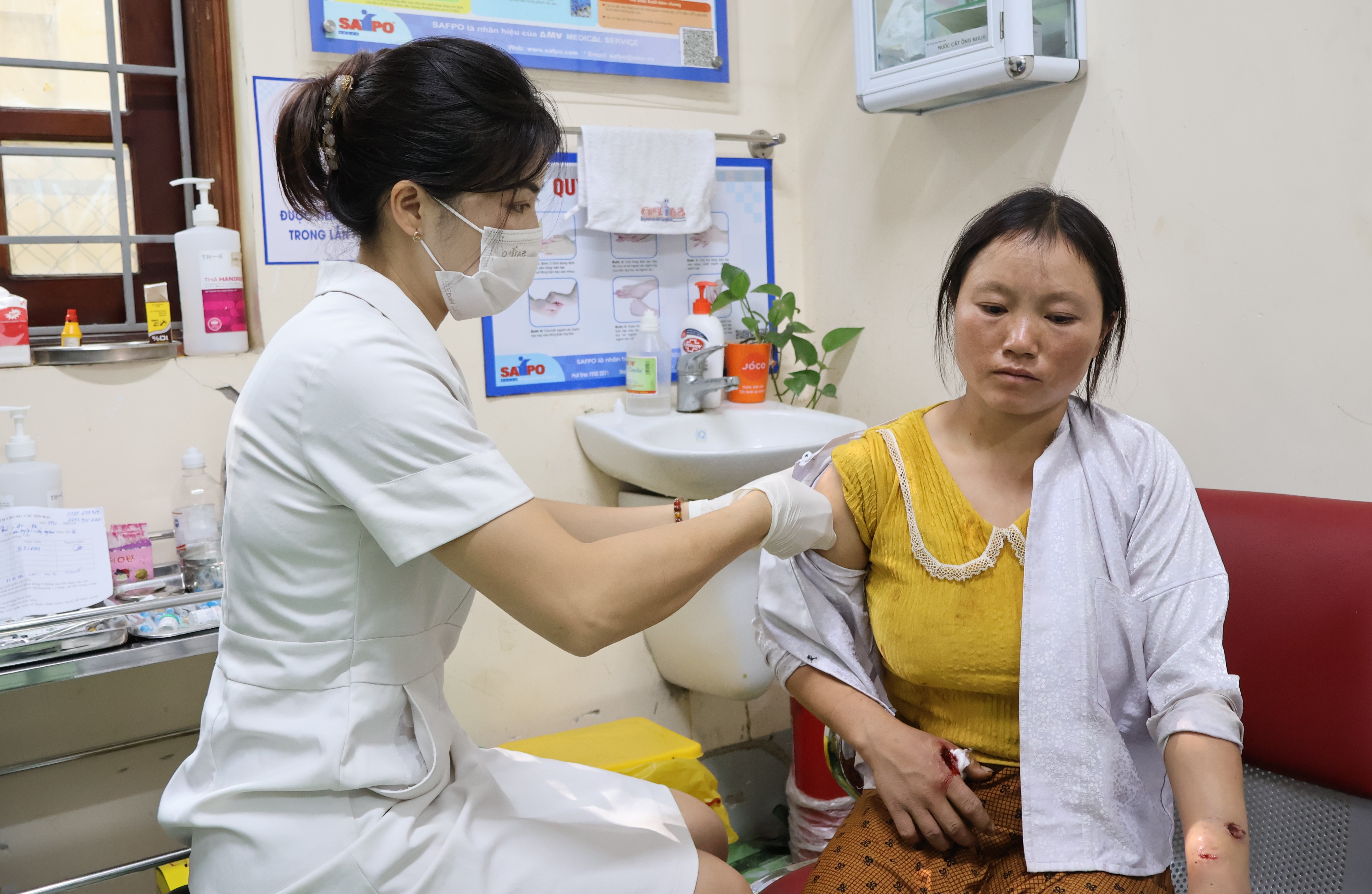 Người dân thôn Pó Sà (Đồng Văn) bị chó cắn nghiêm trọng
