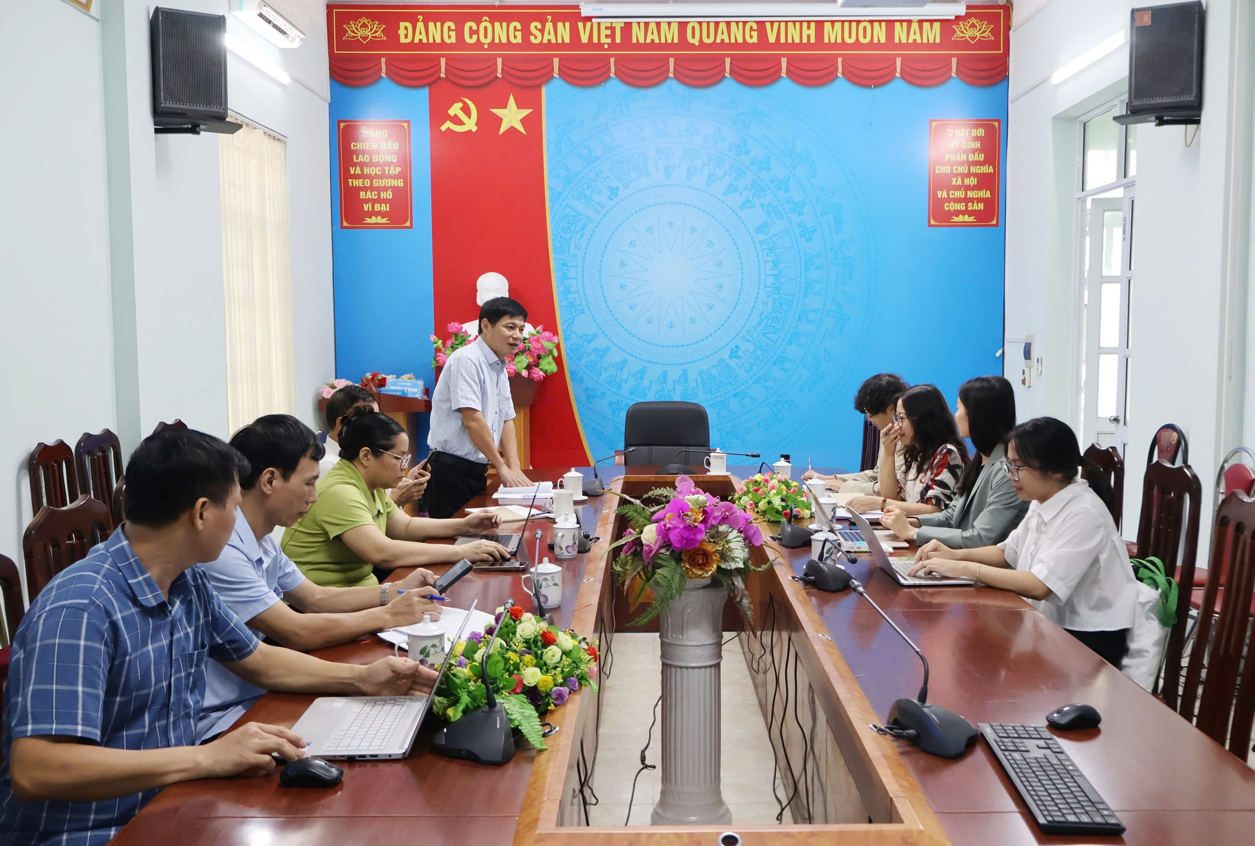 Đoàn Quỹ hỗ trợ Trẻ em và Gia đình Đài Loan - TFCF chụp ảnh lưu niệm tại buổi làm việc với Sở Y tế tỉnh