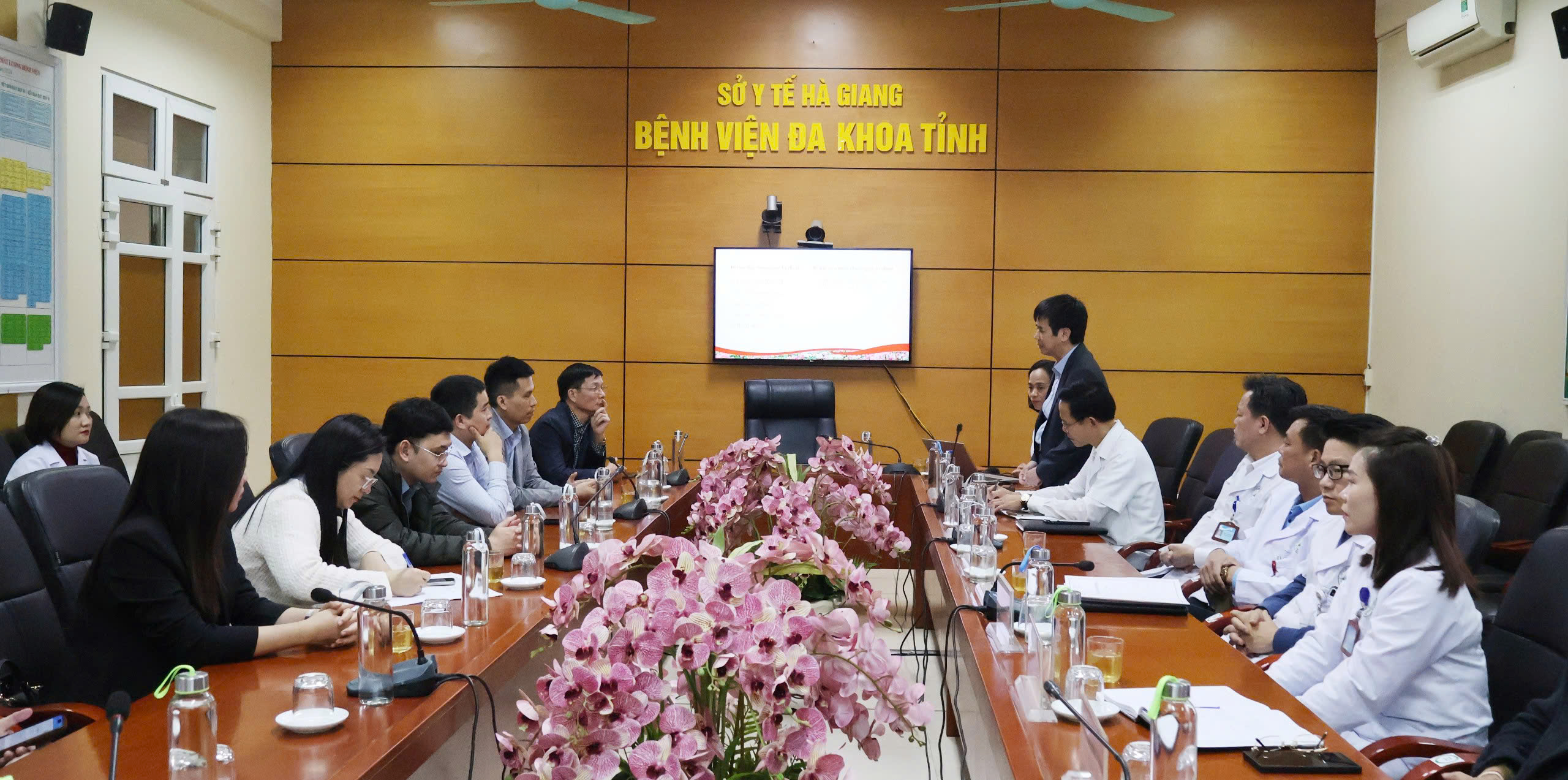 B.S CKII Phạm Anh Văn, Giám đốc BVĐK tỉnh phát biểu tại buổi làm việc 