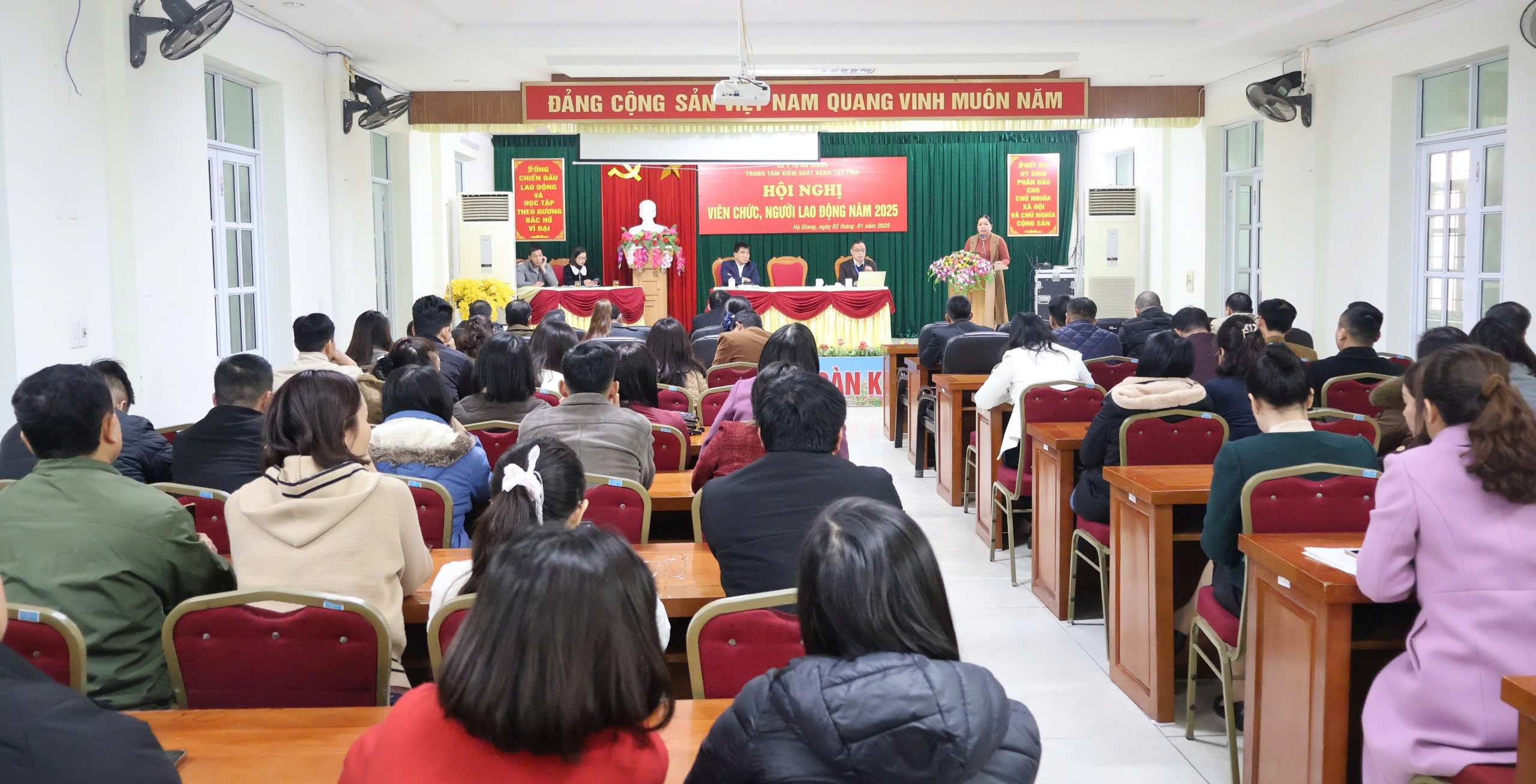 Đồng chí Nguyễn Thị Thanh Hương, Giám đốc Trung tâm Kiểm soát bệnh tật phát biểu khai mạc Hội nghị