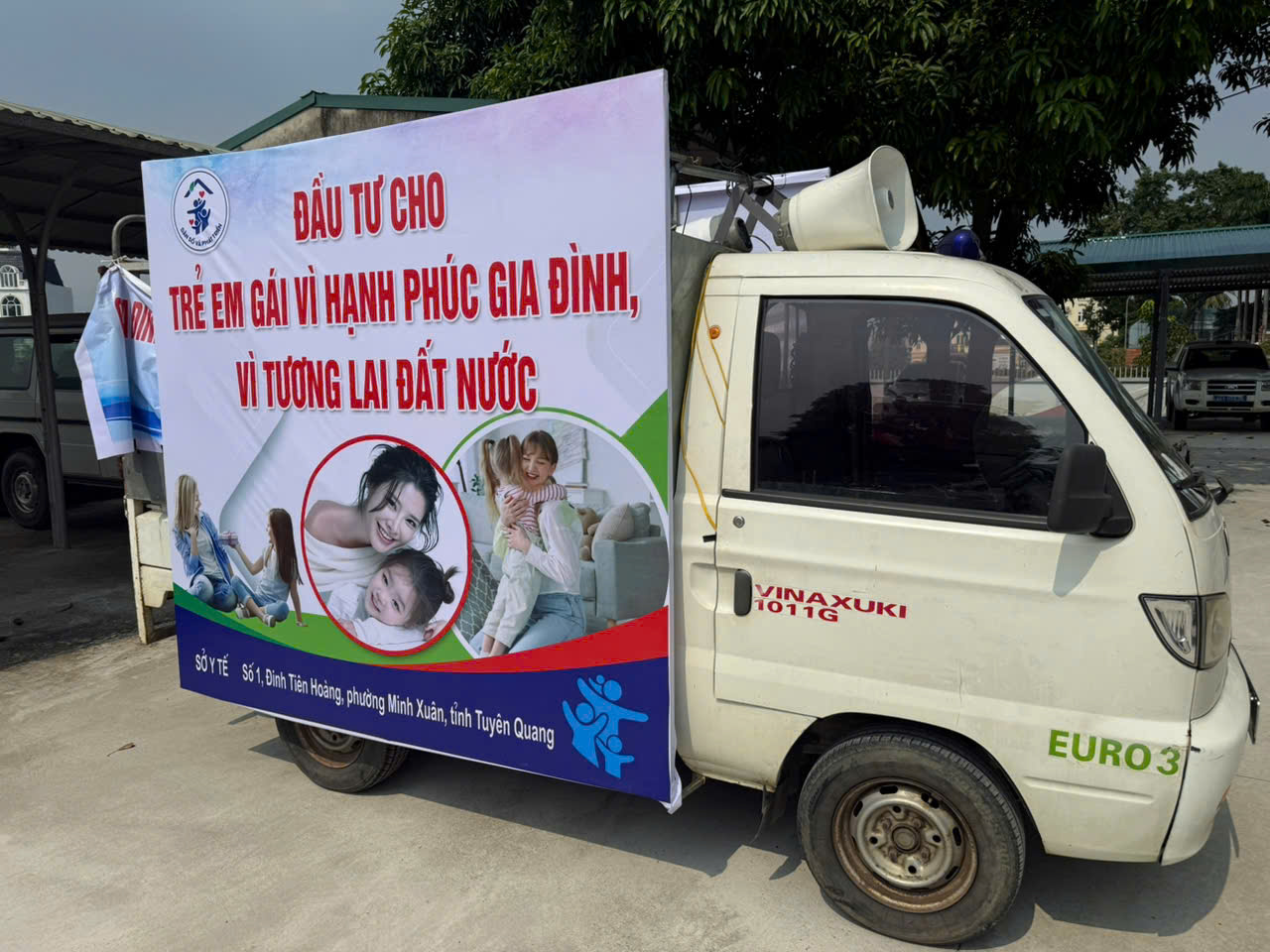 Tuyên truyền lưu động hưởng ứng Ngày Quốc tế Trẻ em gái 11/10