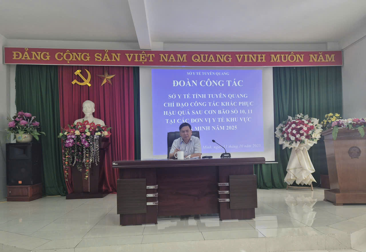 Đồng chí Nguyễn Thành Hưng - Giám đốc Sở Y tế tại buổi làm việc với Bệnh viện ĐKKV và Trung tâm Y tế khu vực Yên Minh.