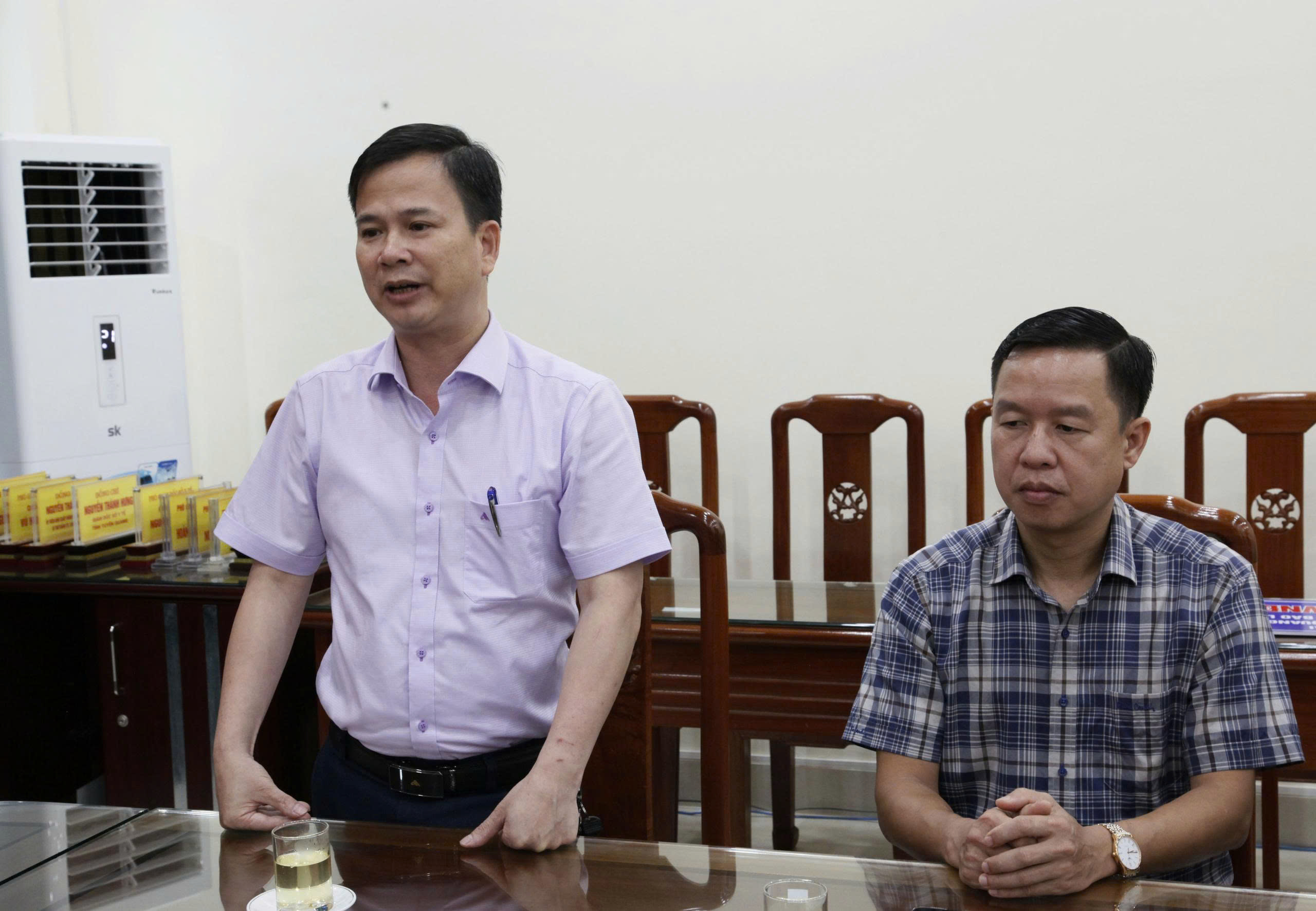 Đồng chí Nguyễn Song Hào, Phó Giám đốc Sở Y tế Lào Cai chia sẻ những thiệt hại gây ra đối với ngành Y tế Tuyên Quang.