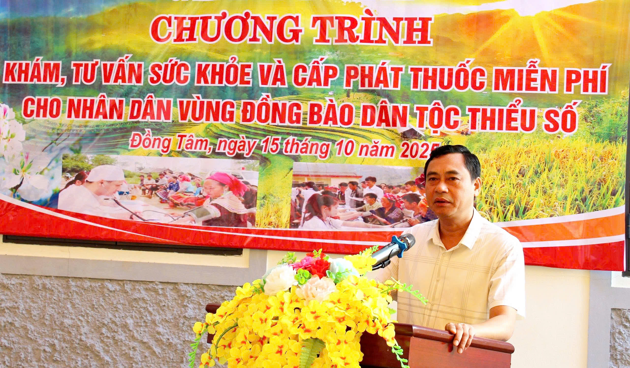 Khám, tư vấn sức khoẻ và cấp phát thuốc miễn phí cho nhân dân  vùng đồng bào dân tộc thiểu số