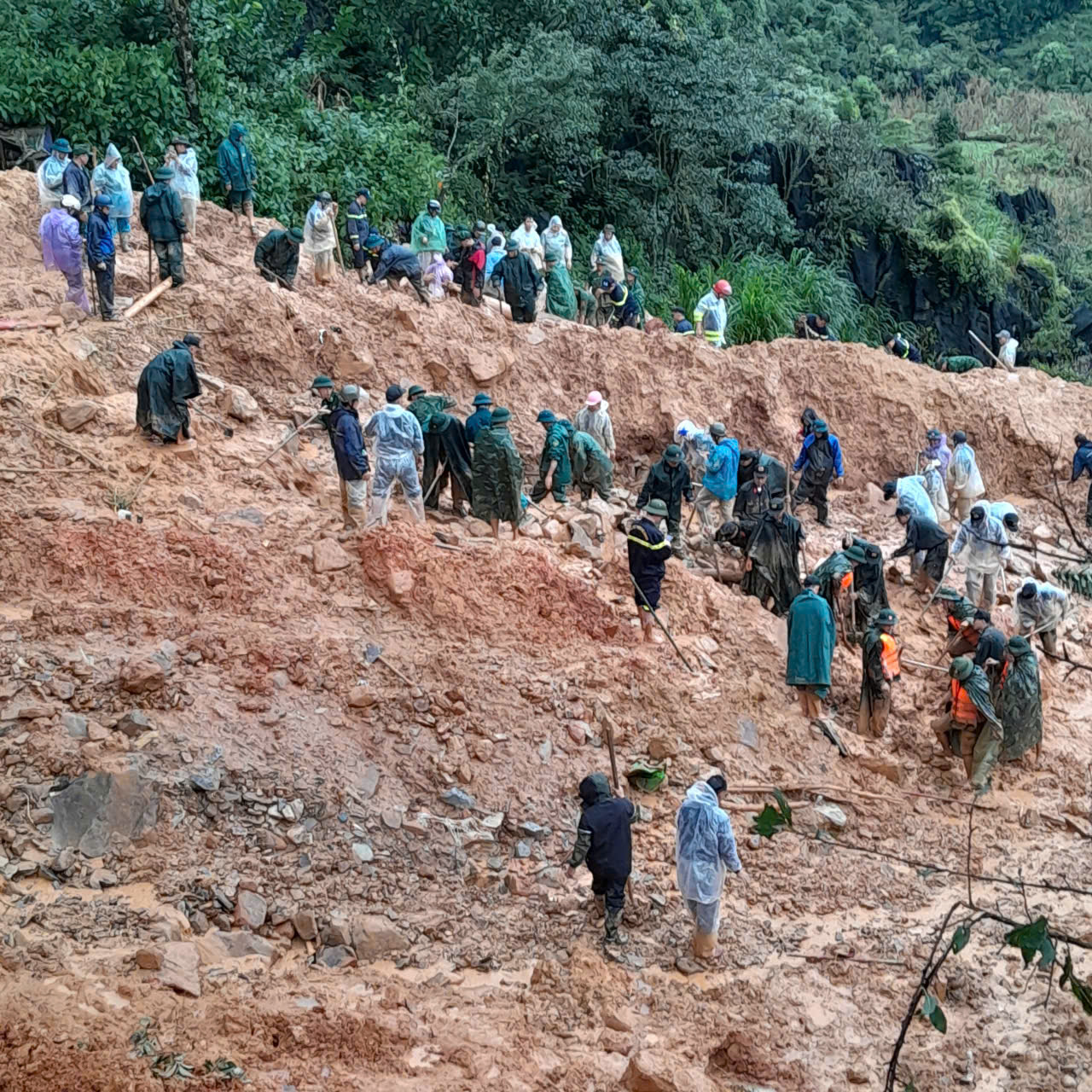 Người cán bộ y tế dầu lòng nhân ái