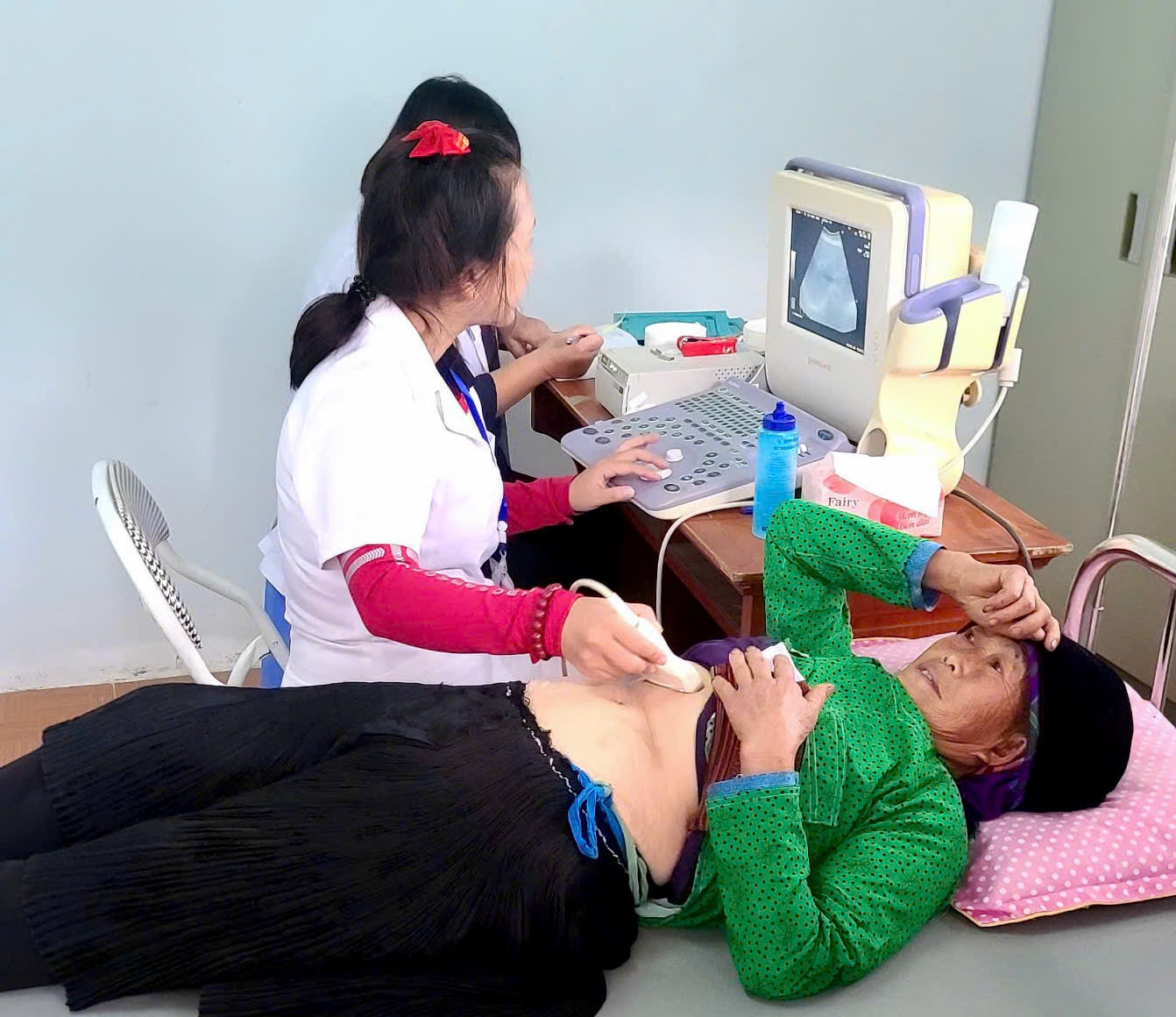 Lồng ghép truyền thông giáo dục sức khoẻ và khám sàng lọc miễn phí cho người cao tuổi